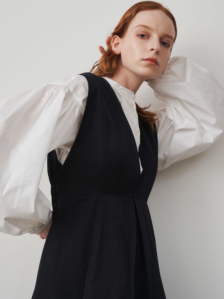TUCK STANDCOLLAR BL