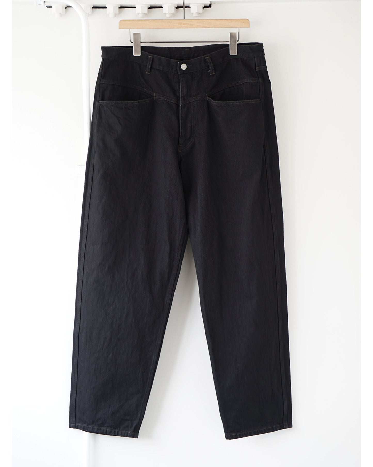 ブラックデニム テーパードパンツ BLACK