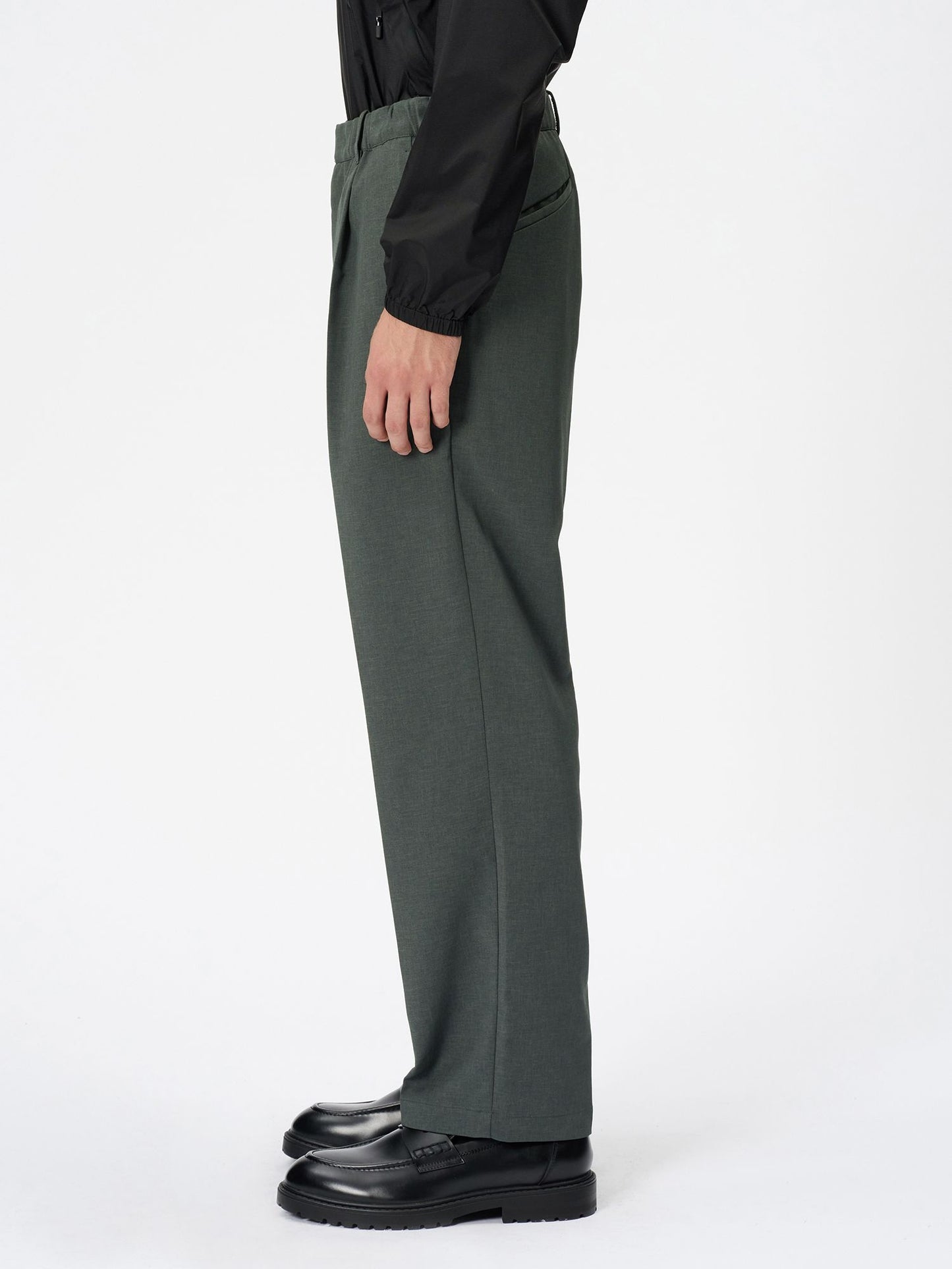 One Tuck Straight Pants