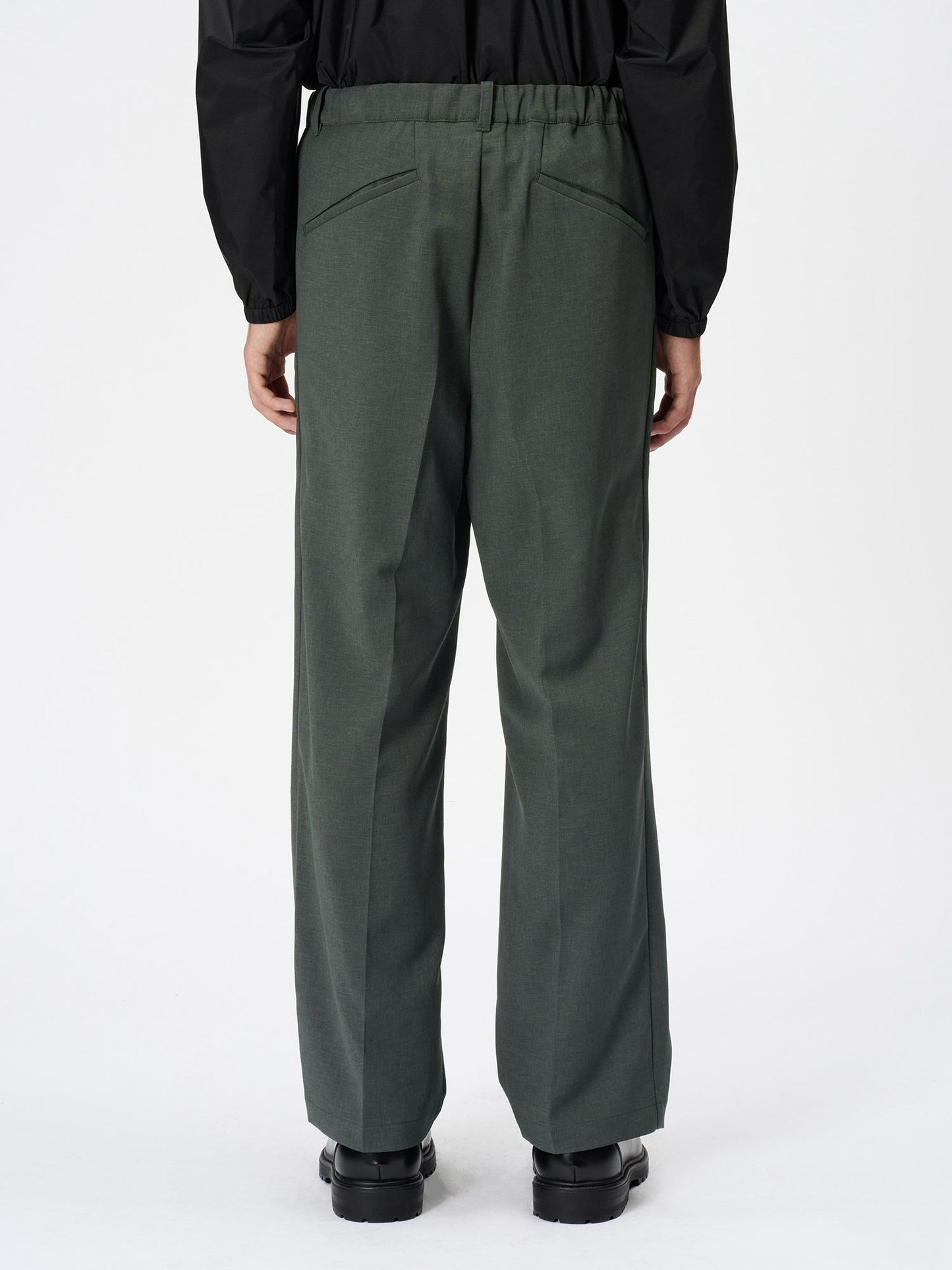 One Tuck Straight Pants