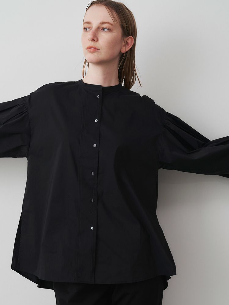 TUCK STANDCOLLAR BL