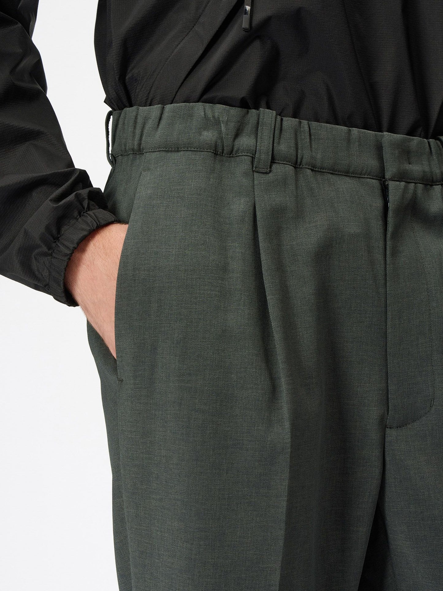 One Tuck Straight Pants