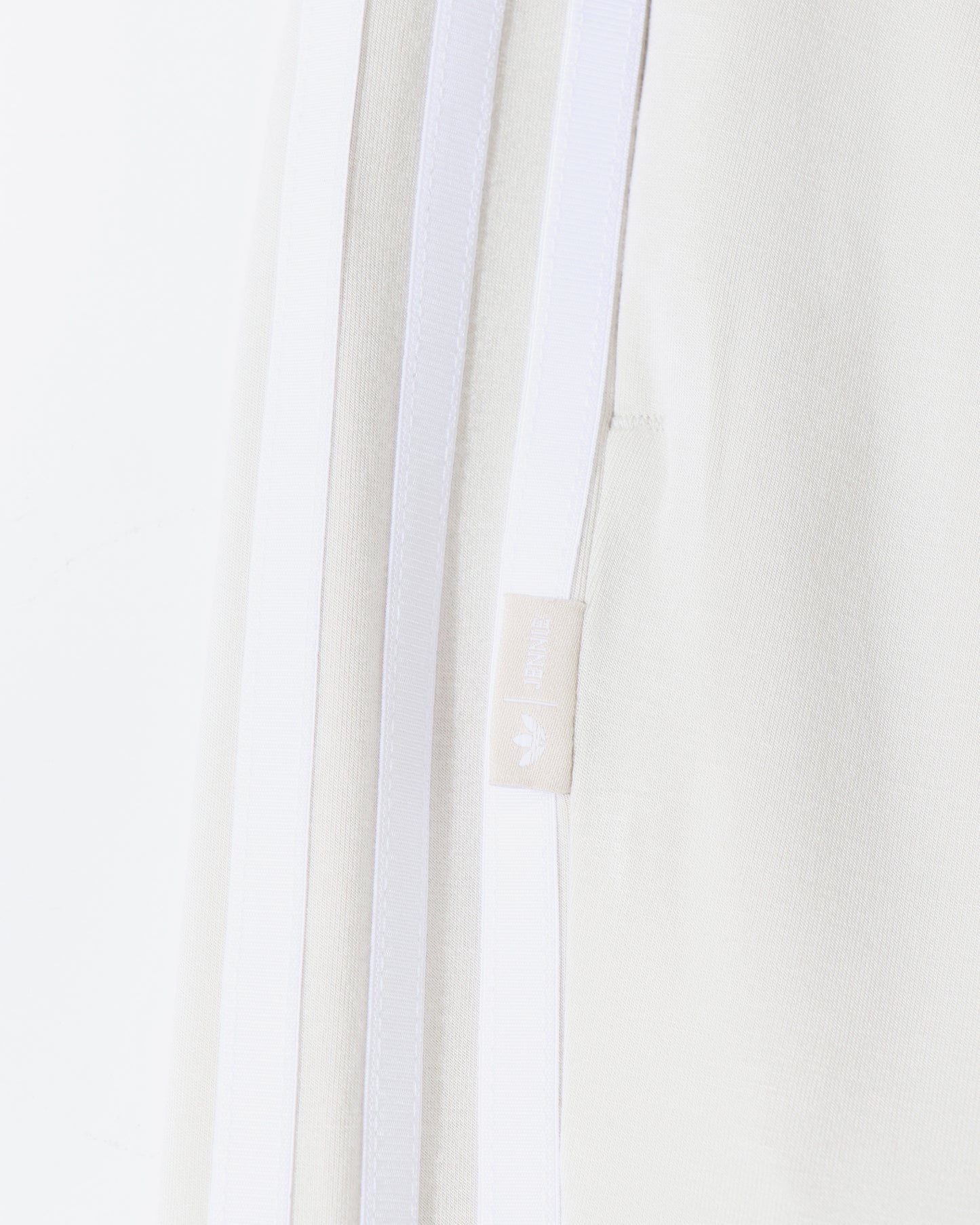 ADILUNA SEASON 2 × JENNIE PLEATED TP