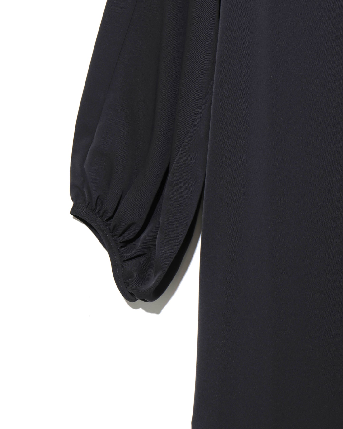 パフスリーブドレス