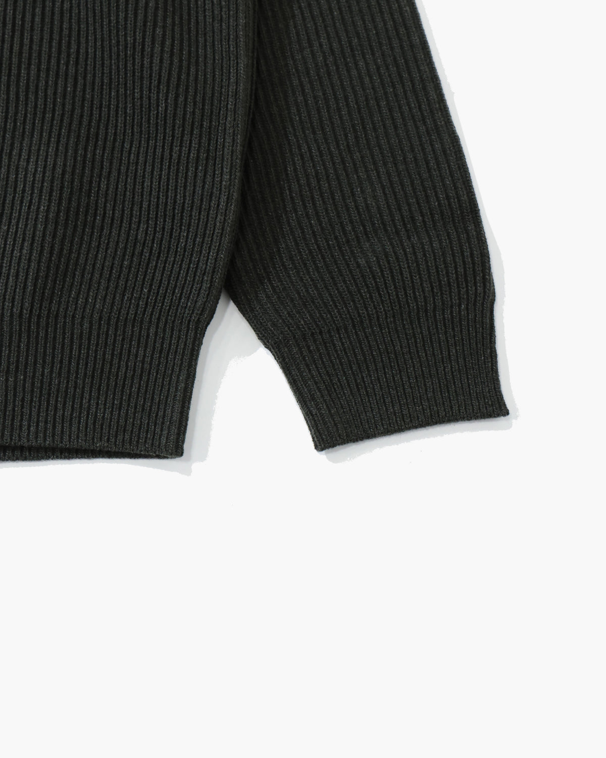 SUPER FINE WOOL RIB KNIT V-NECK P/O TOP DARK OLIVE