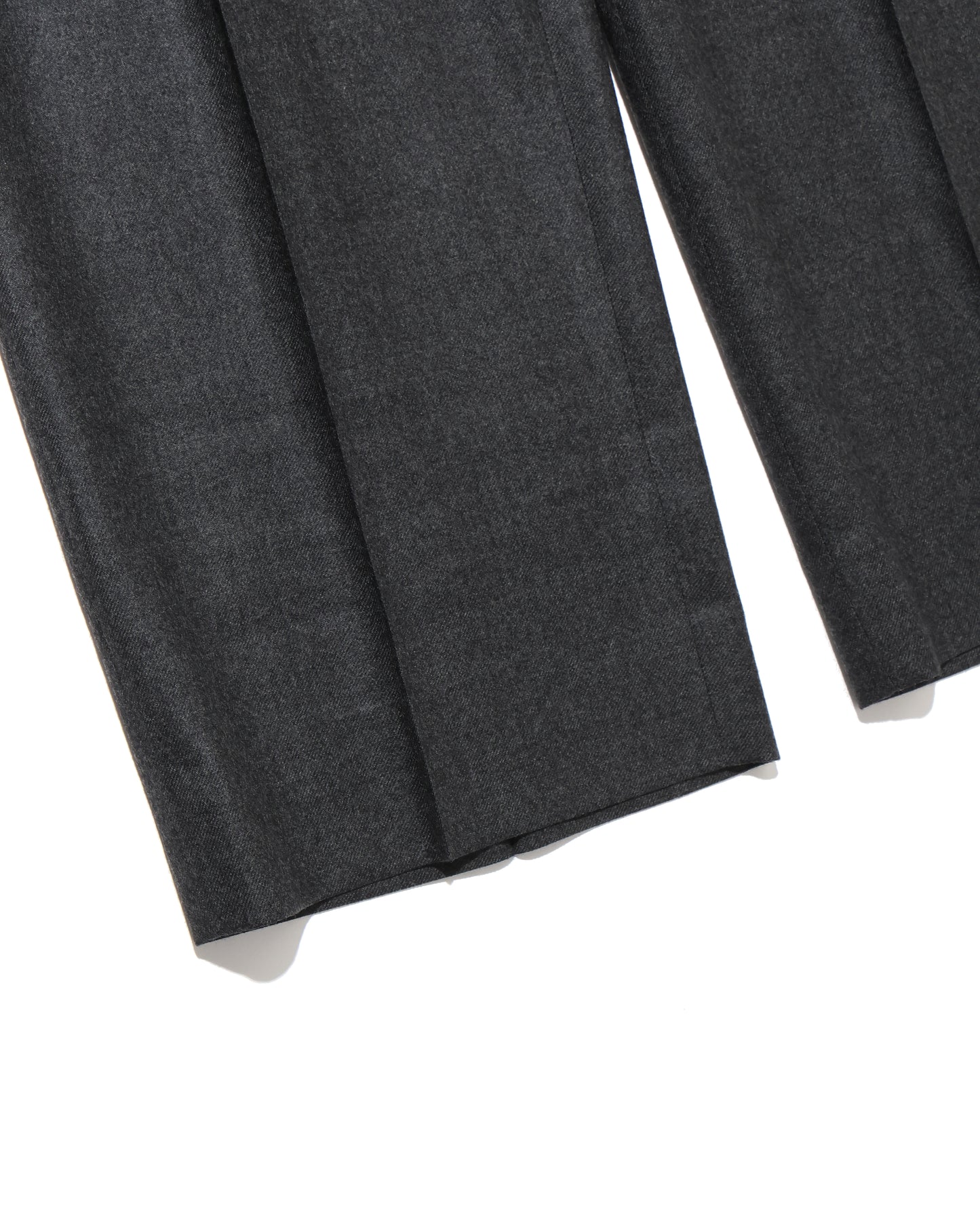 SUPER LIGHT WOOL TWO-TUCK SLACKS TOP CHARCOAL