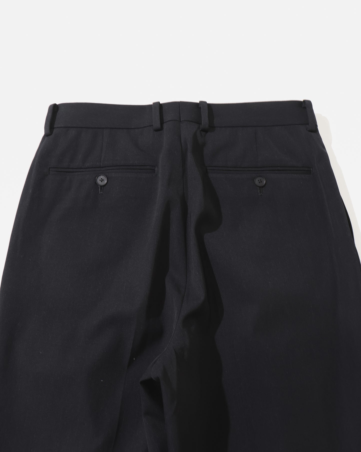 LIGHT WOOL MAX GABARDINE TWO-TUCK SLACKS TOP BLACK