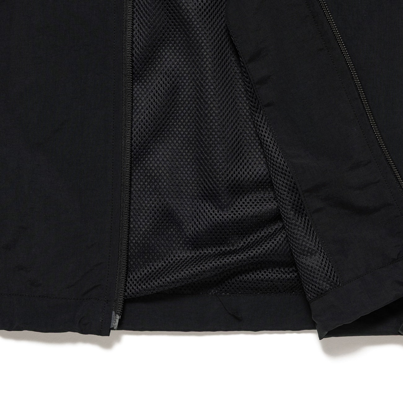 TRACK / JACKET / NYLON. TUSSAH. PERTEX®︎