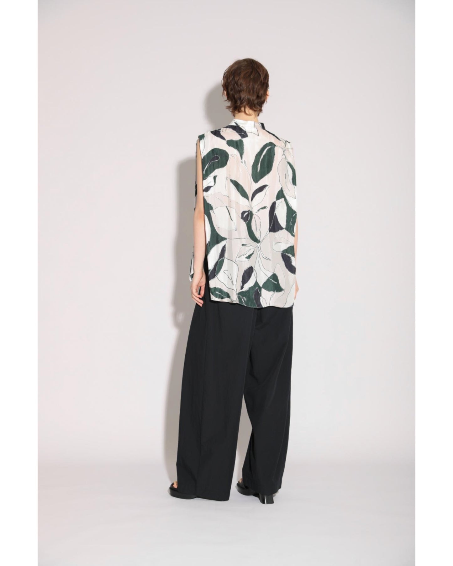 MODERN LEAVES TOP