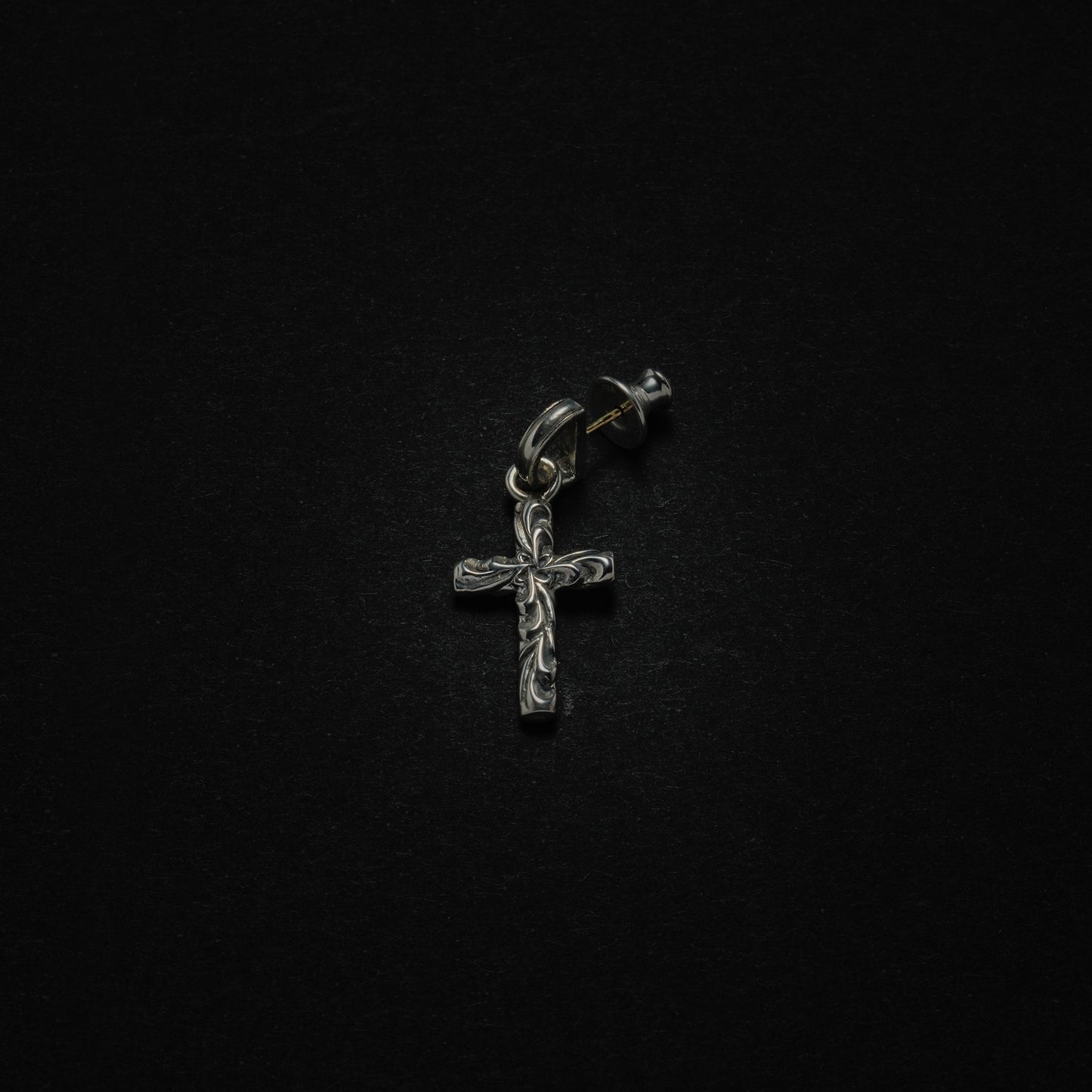 Ornament Cross Earring (Single)