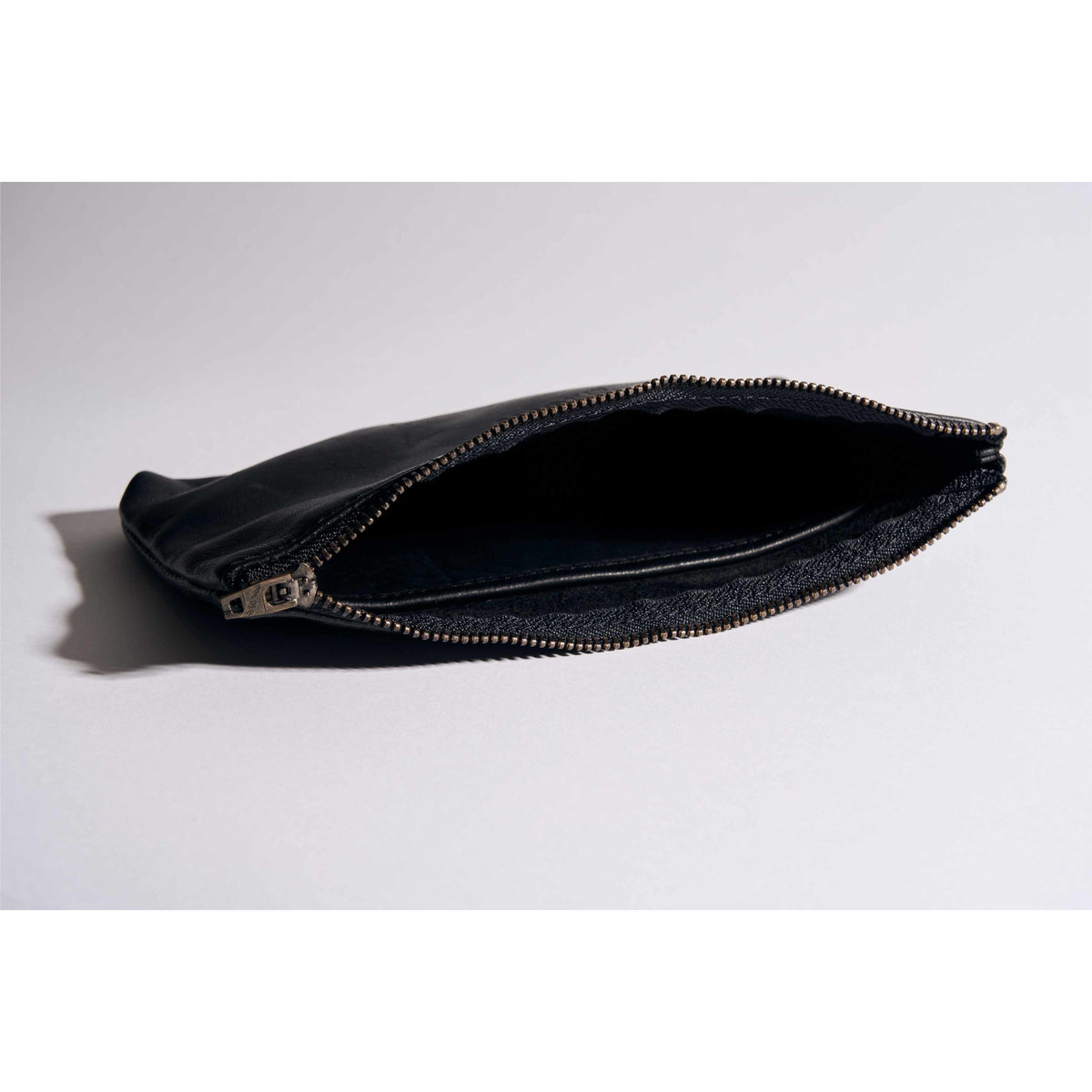 LEATHER POUCH M