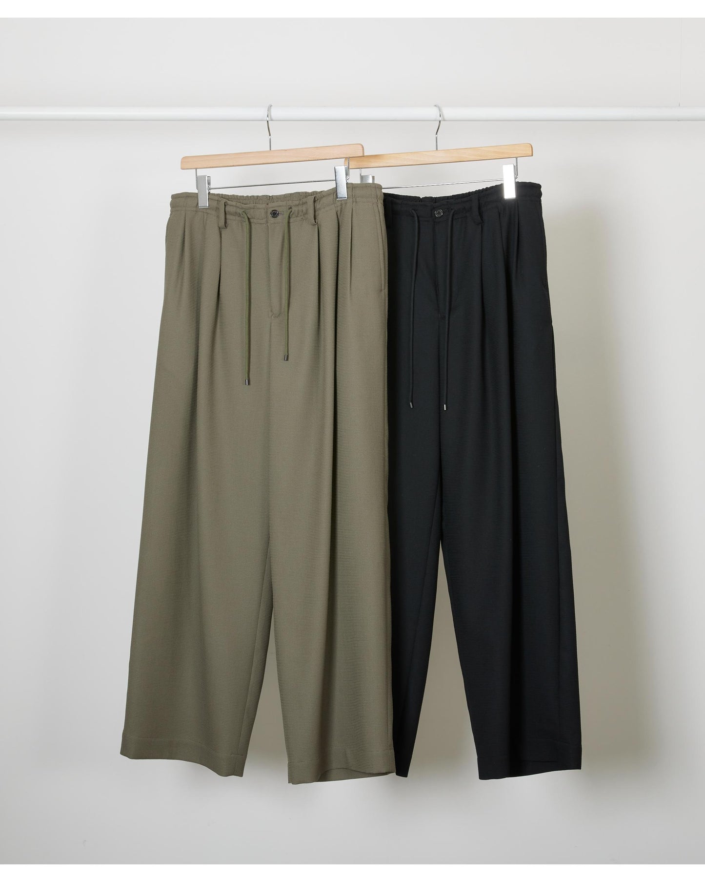 TRIPLE PLEATED EASY TROUSERS