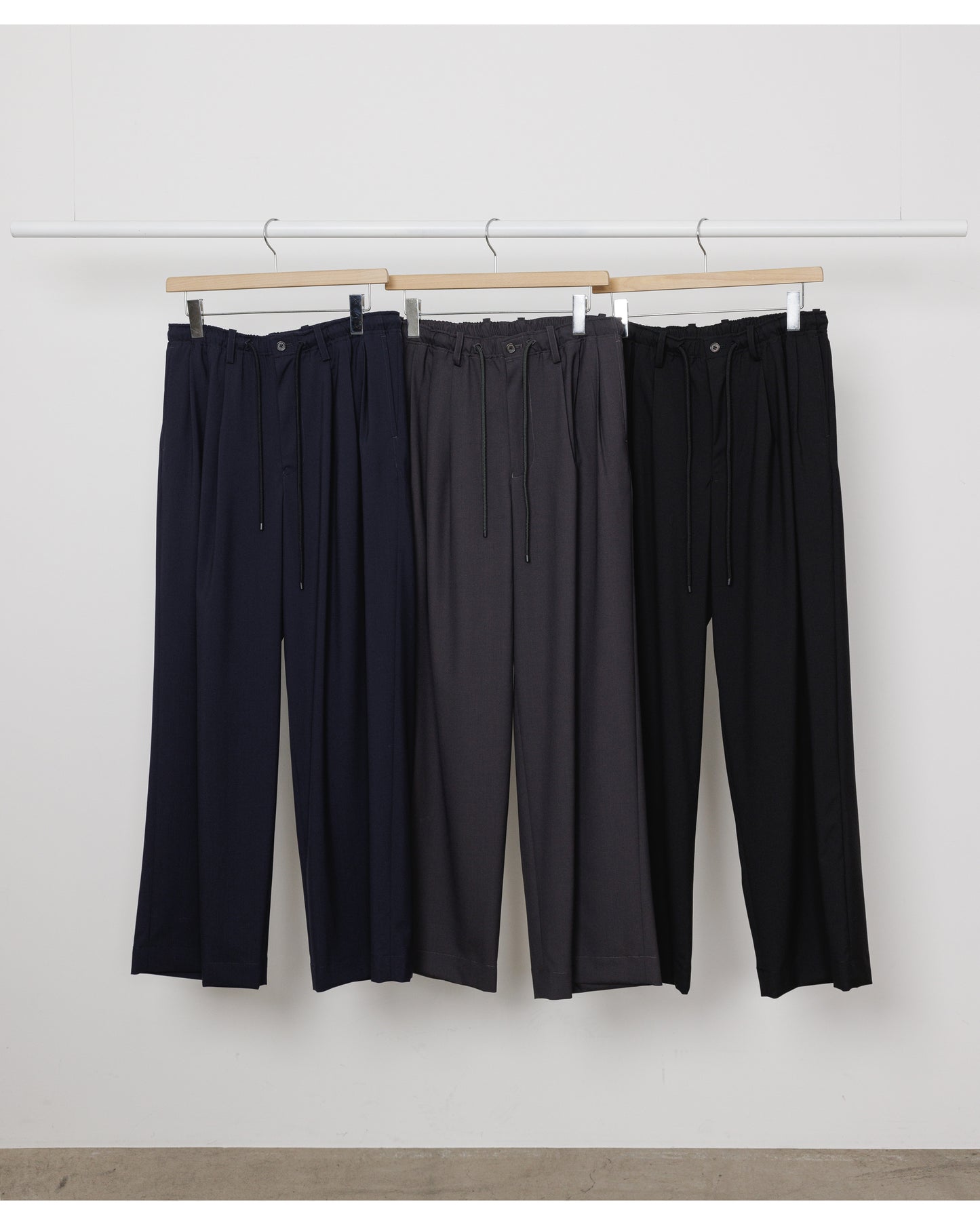 TRIPLE PLEATED EASY TROUSERS