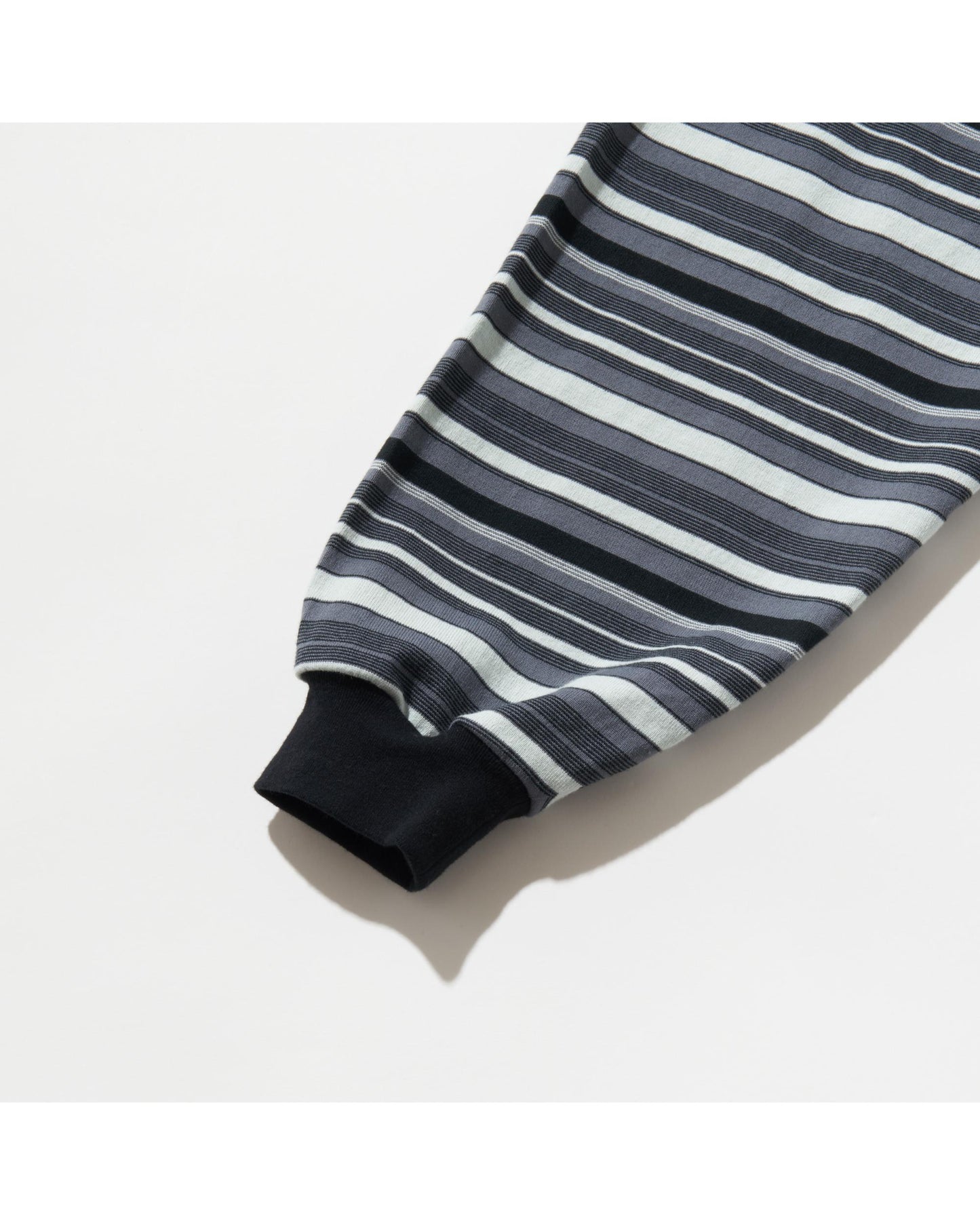 OVERSIZE LONGSLEEVE B  BLACK/WHITE