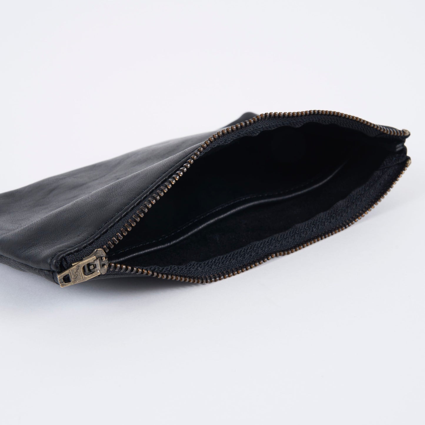 LEATHER CASE M