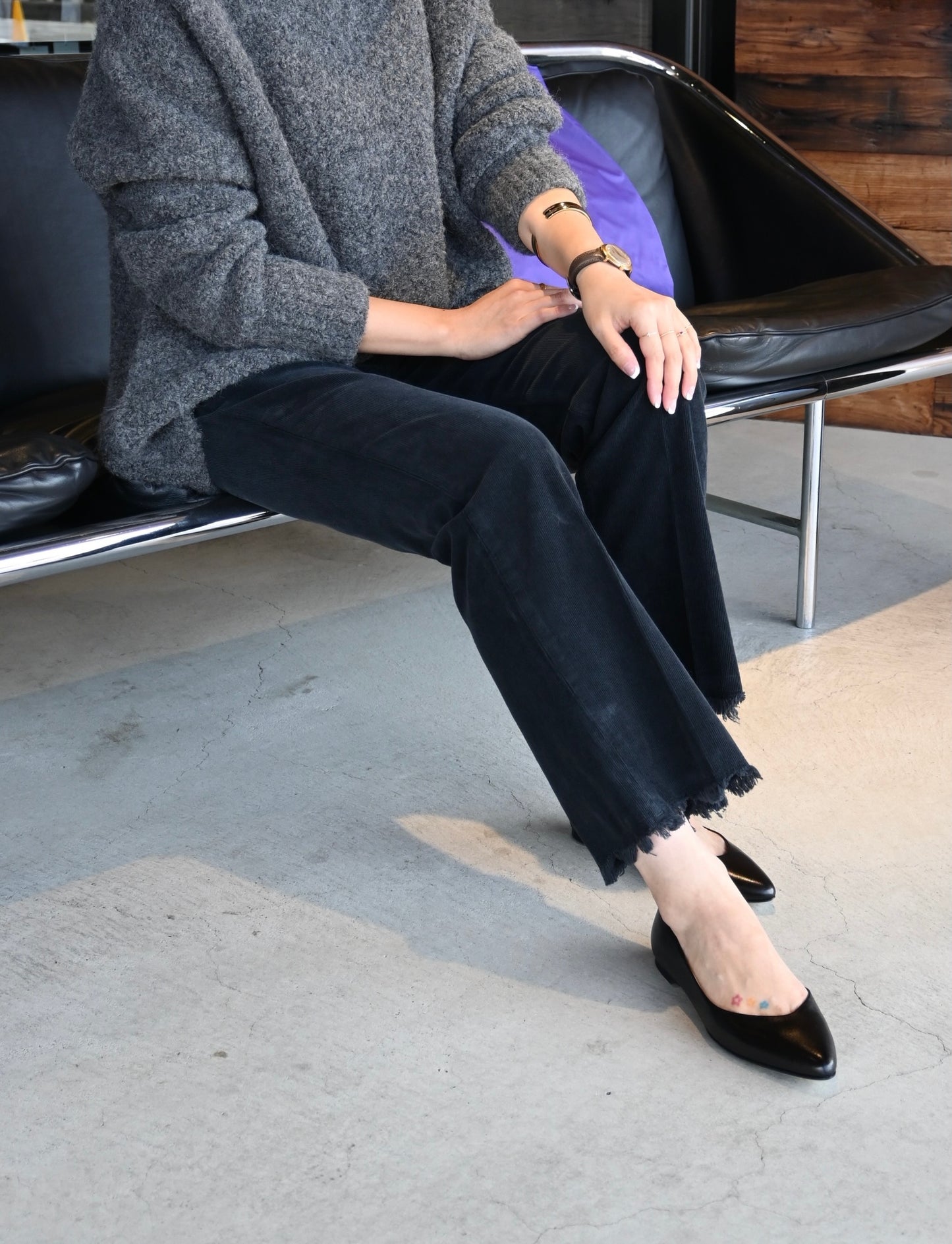 フラットパンプス