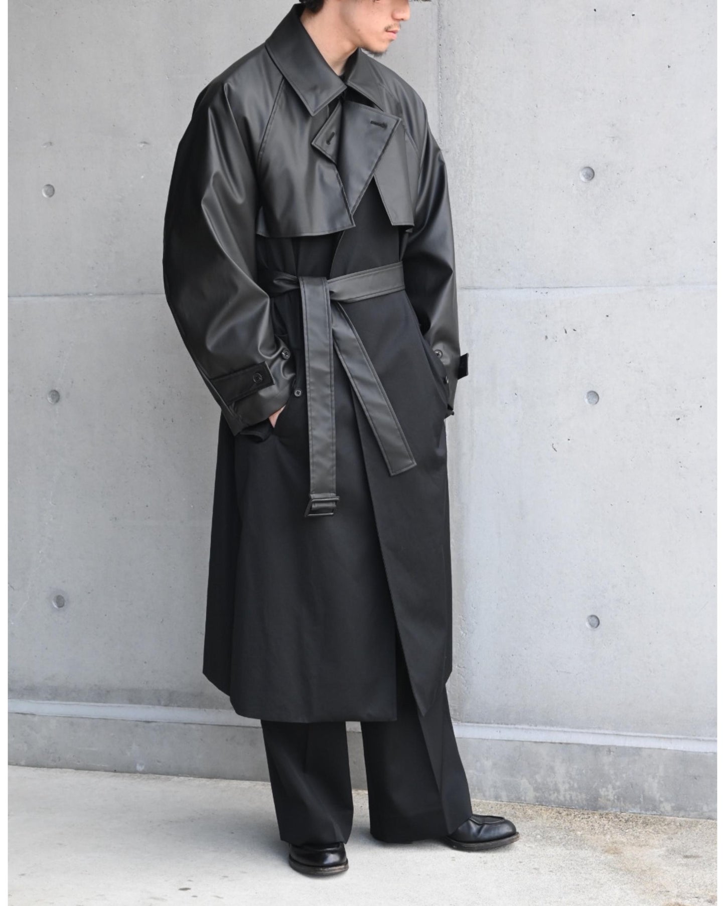 CNOTRAST SINGLE BREASTED WIDE LAPELS COAT BLACK