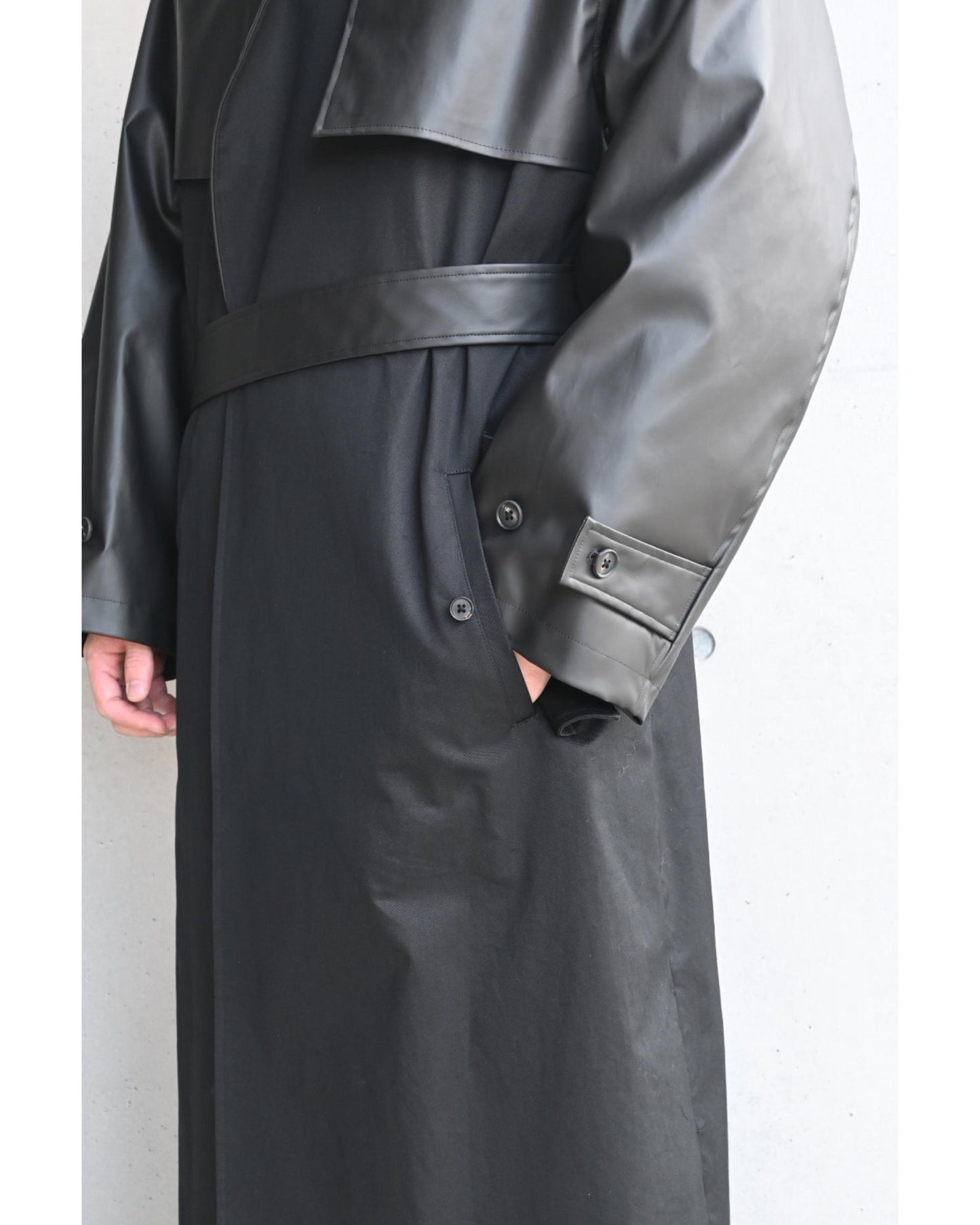 CNOTRAST SINGLE BREASTED WIDE LAPELS COAT BLACK