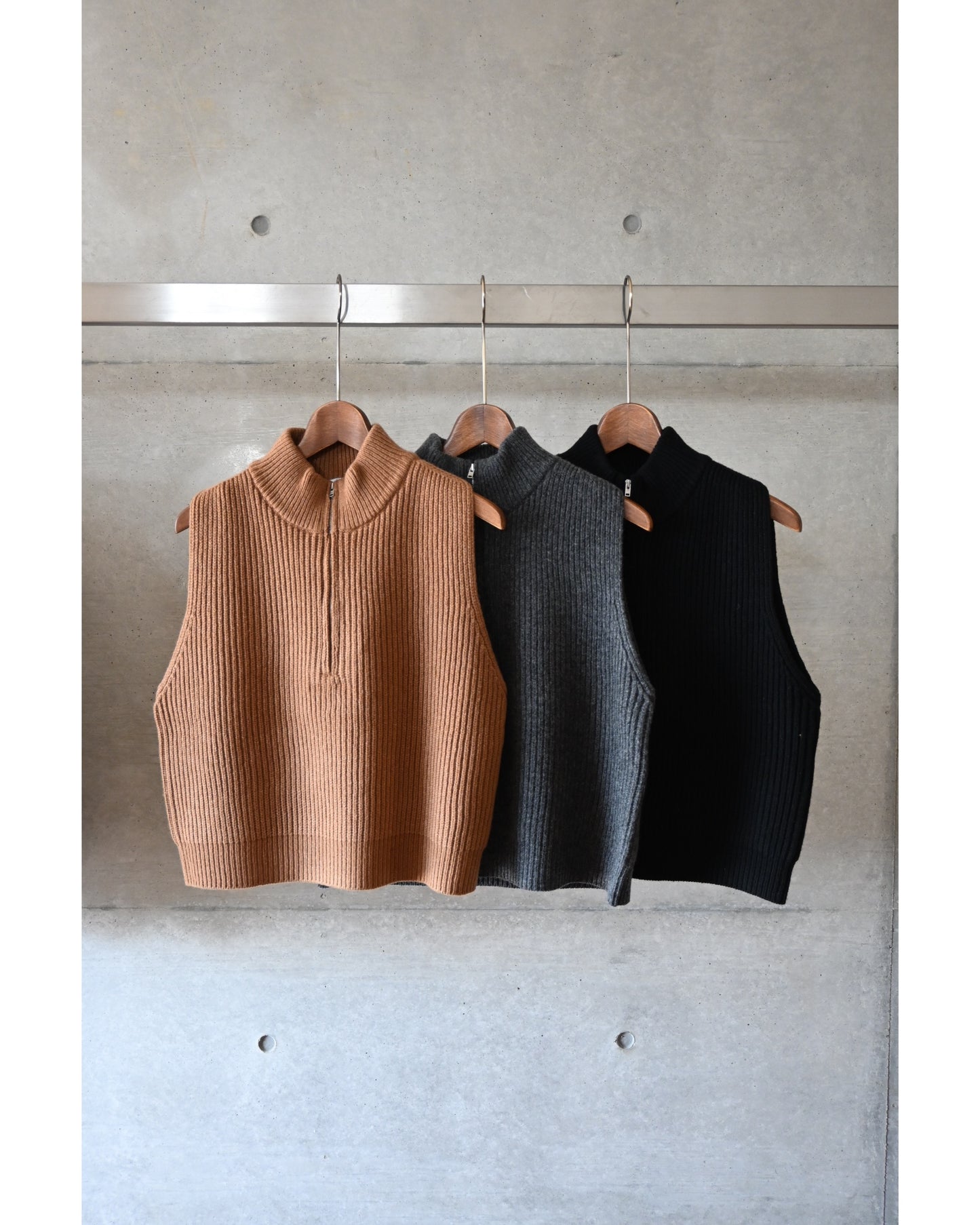 RIBBED KNIT WOOL VEST 11410