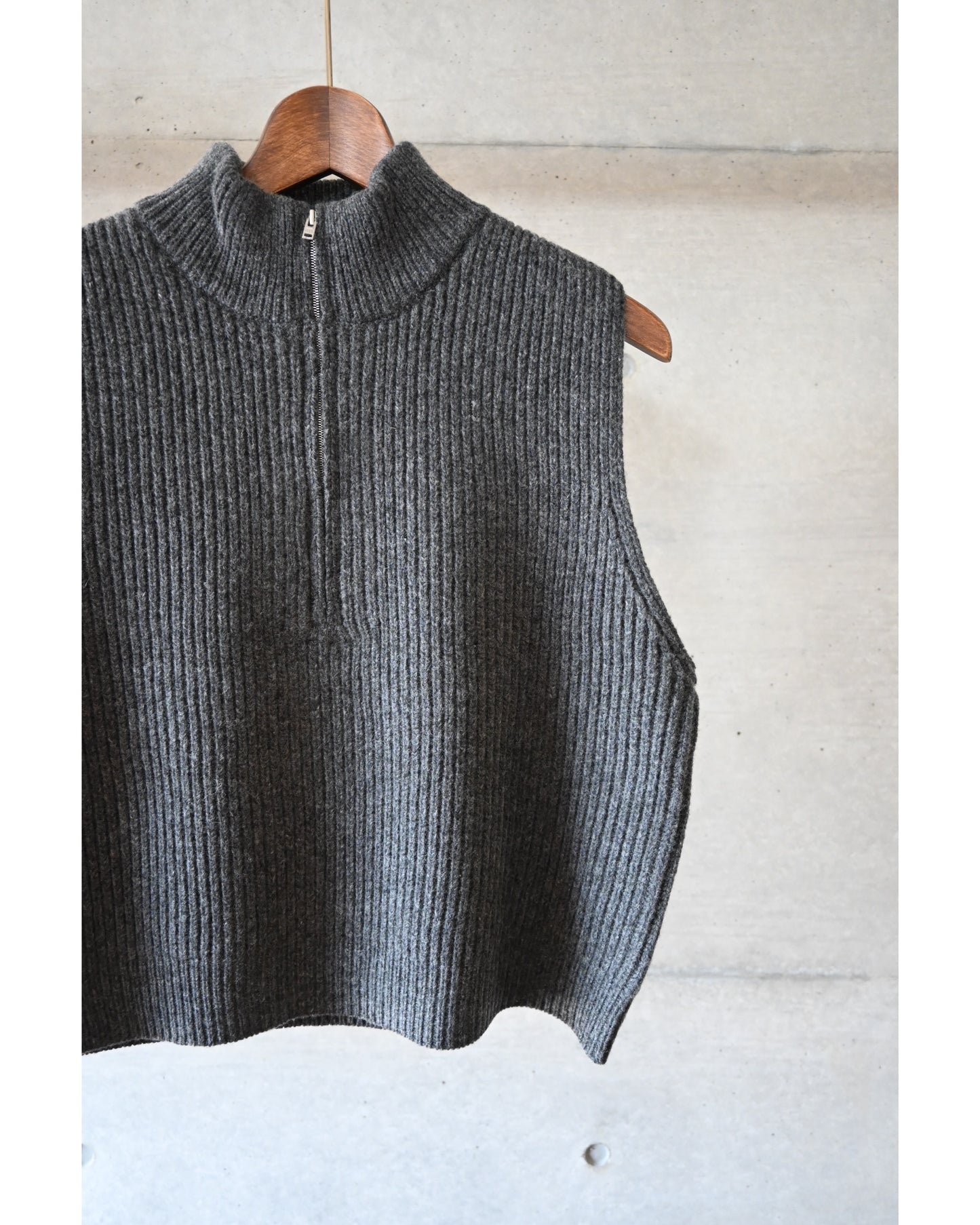 RIBBED KNIT WOOL VEST 11410