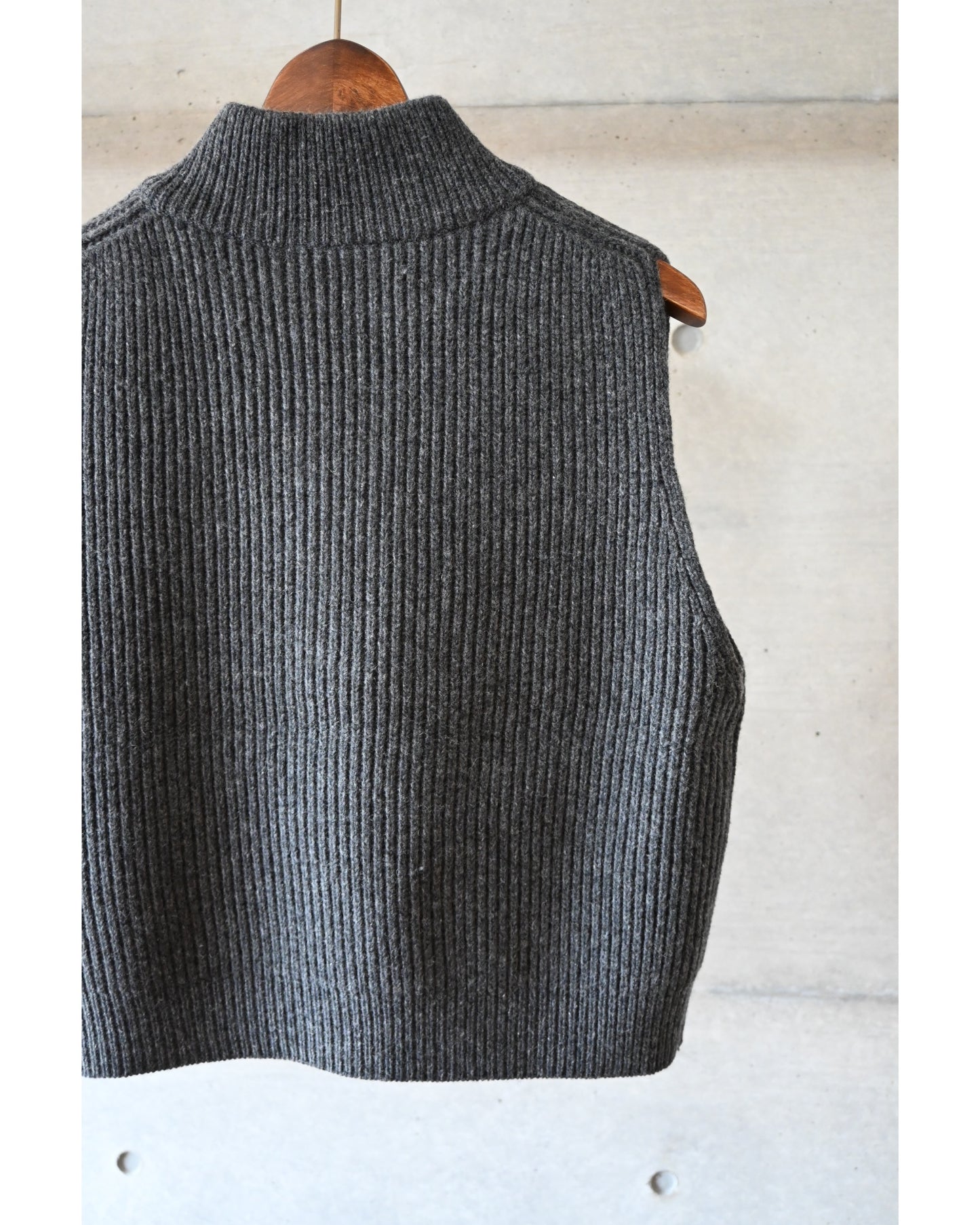 RIBBED KNIT WOOL VEST 11410