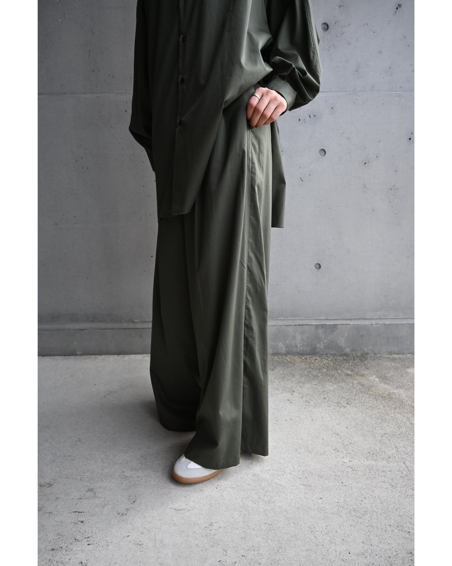 Silicon Poplin Two Tuck Easy Wide Pants