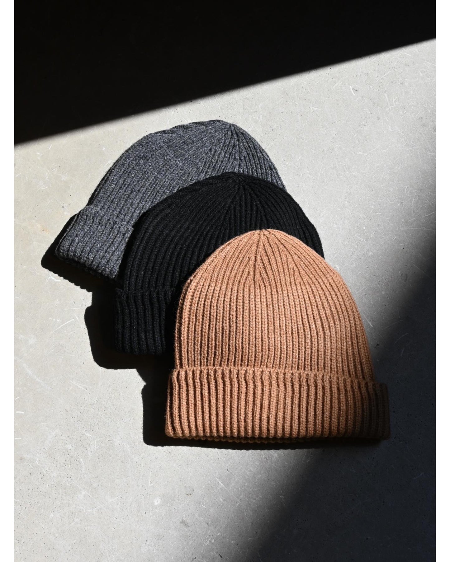 RIBBED KNIT WOOL BEANIE 11415
