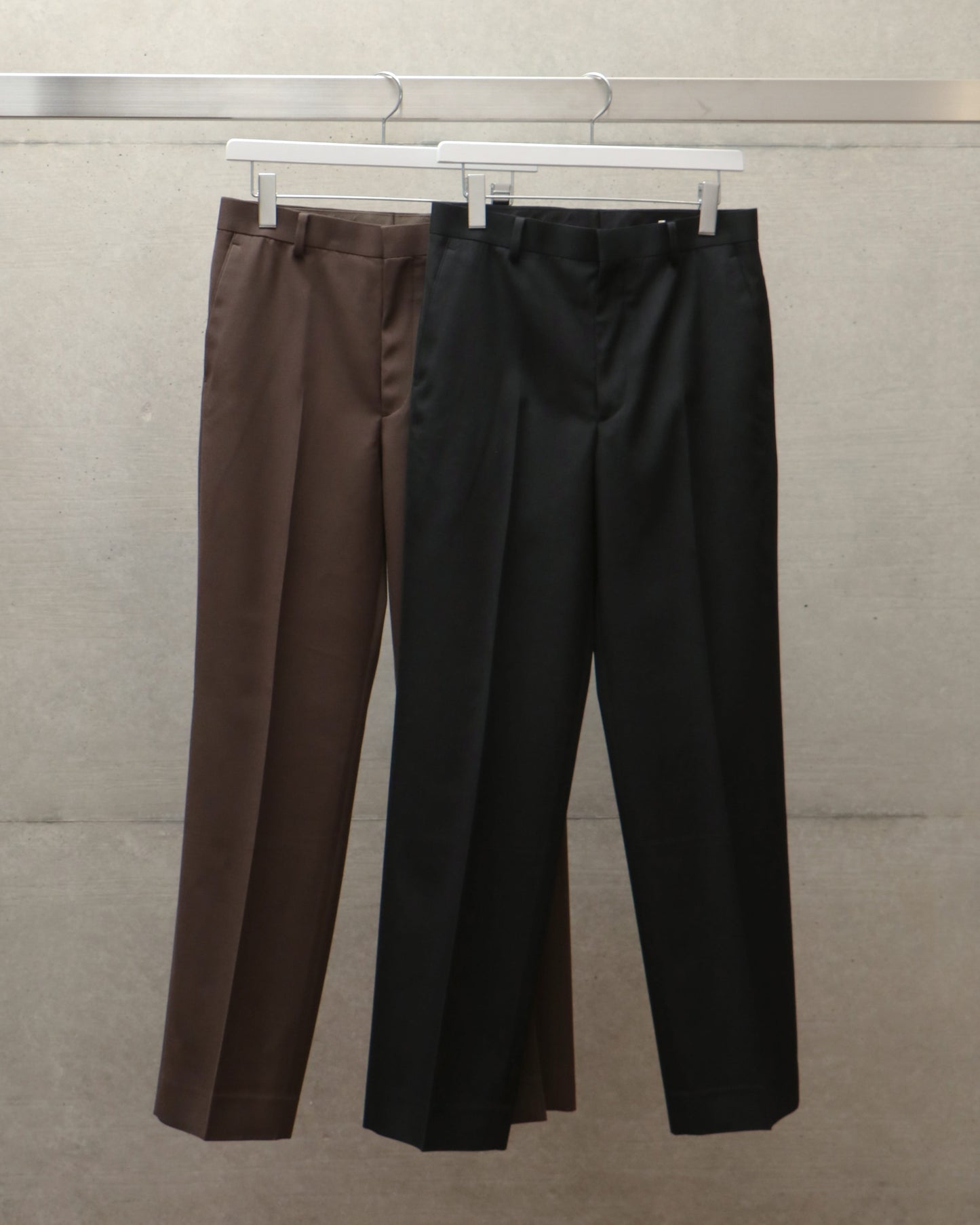 LIGHT WOOL MAX GABARDINE SLACKS