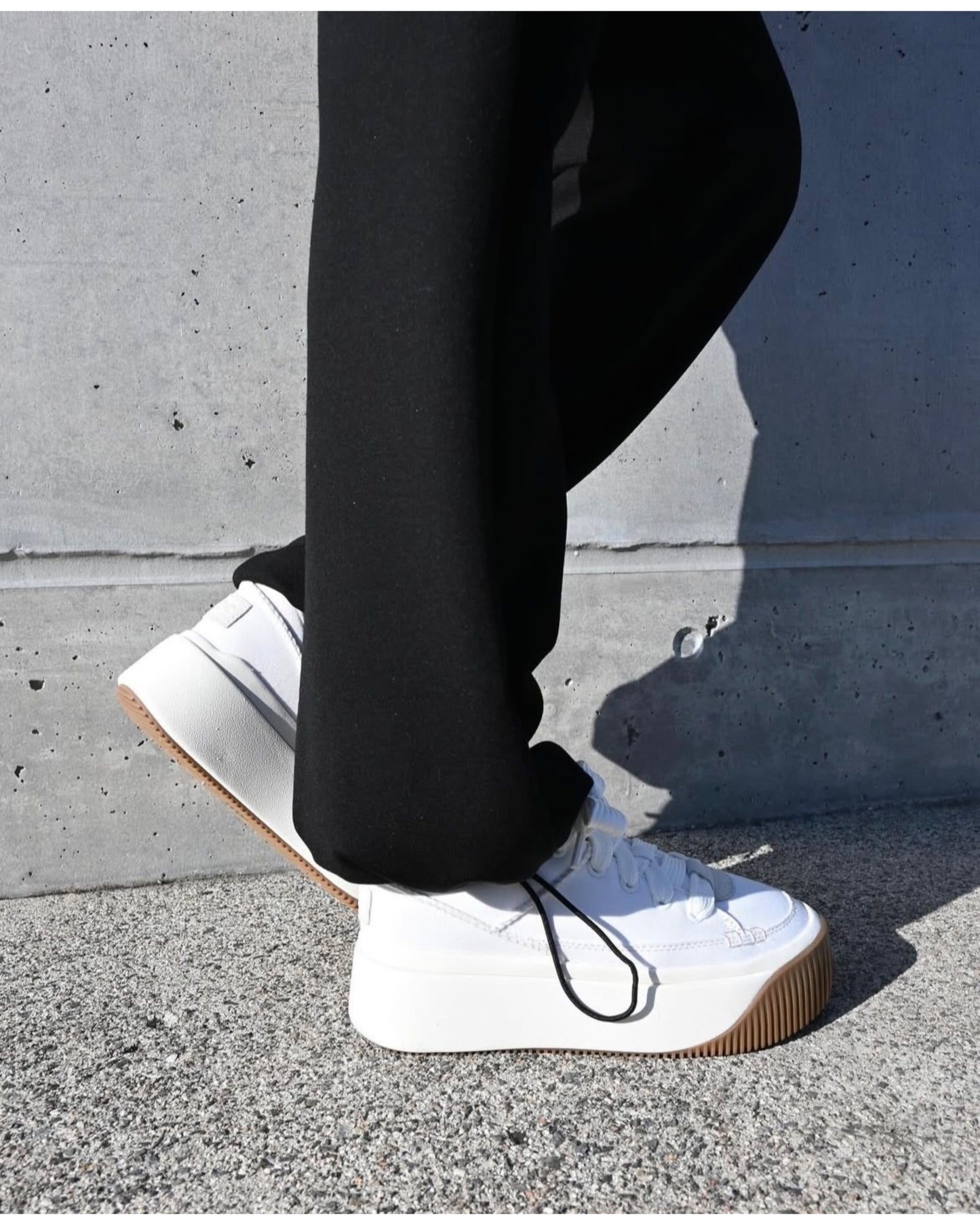 W EZ-DUZZIT ESSENTIAL LACE UP