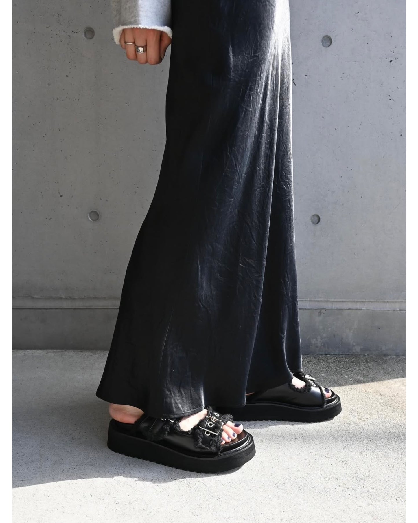 POODLE FUR BUCKLE SANDALS