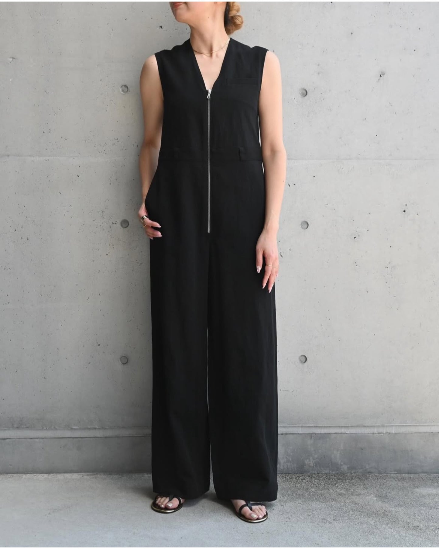 HARD TWIST COTTON LINEN GABARDINE SLEEVELESS JUMPSUIT