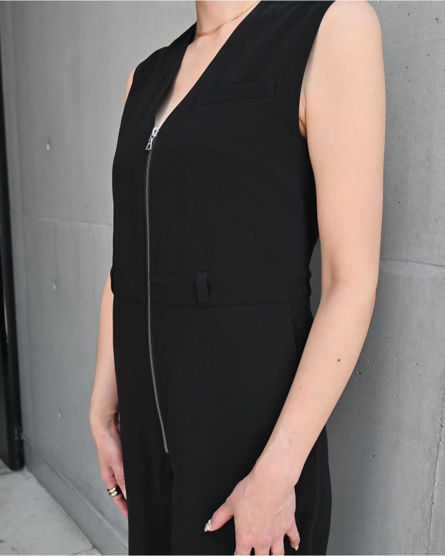 HARD TWIST COTTON LINEN GABARDINE SLEEVELESS JUMPSUIT