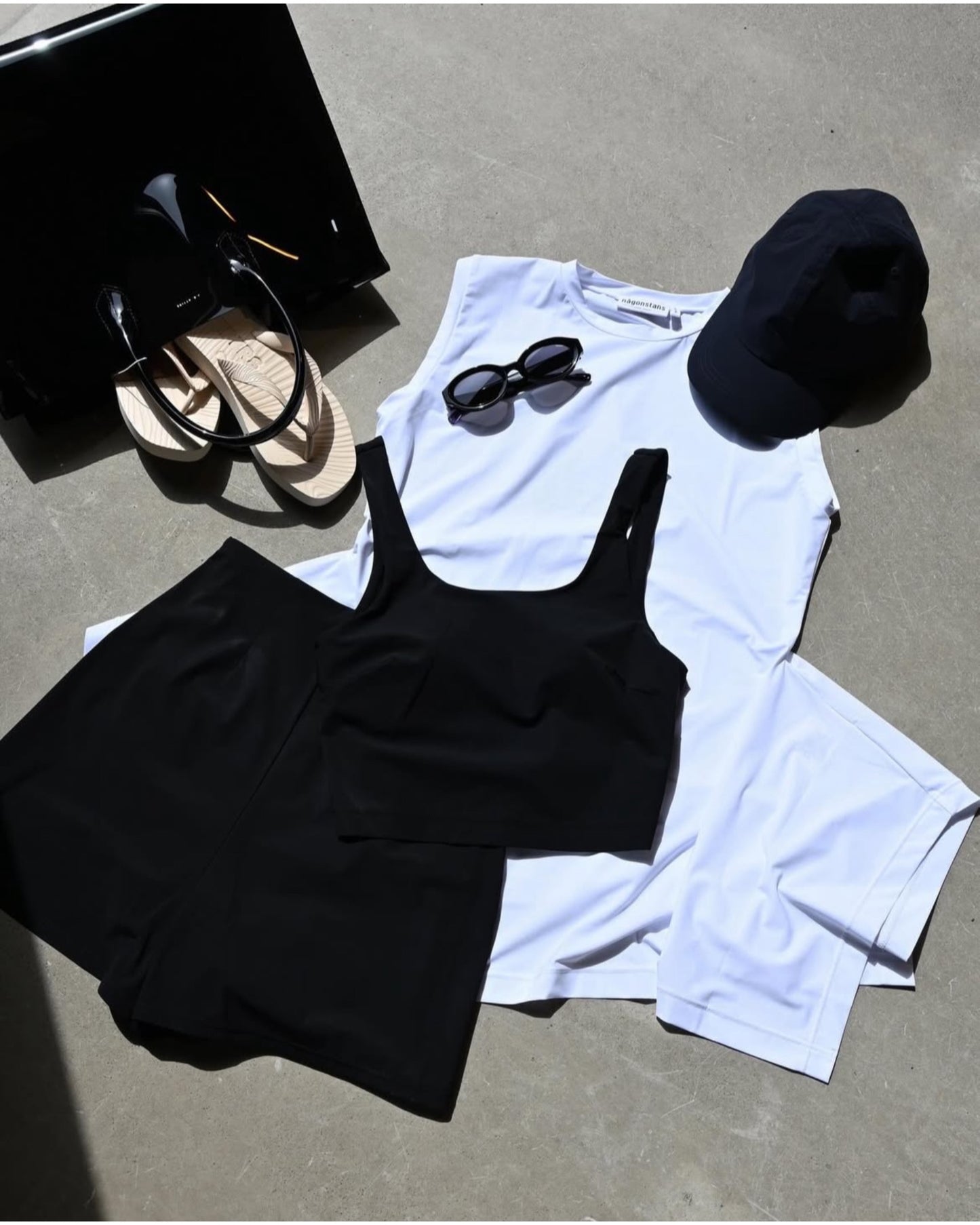 × BLANC OVAL TELEVISION-CUT SUNGLASSES
