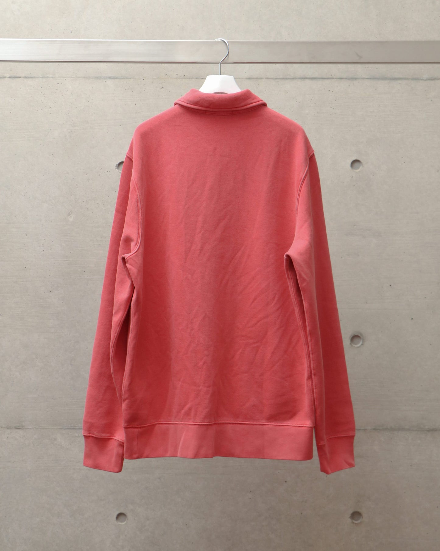 LONG SLEEVE SEASONAL SWEATSHIRT