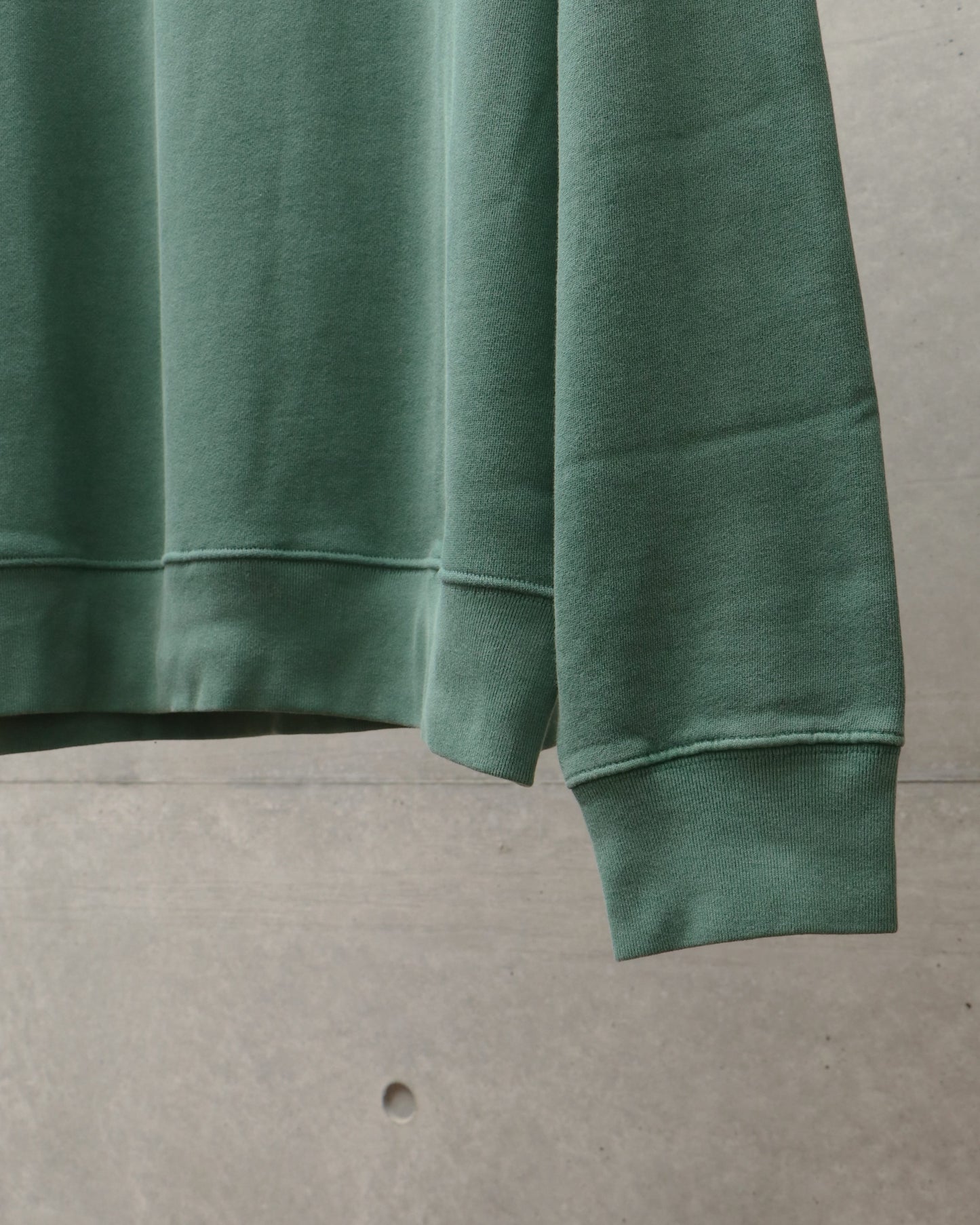 LONG SLEEVE SEASONAL SWEATSHIRT