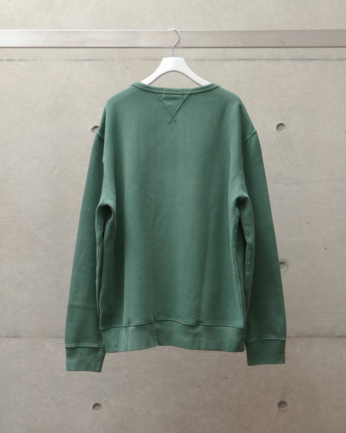 LONG SLEEVE SEASONAL SWEATSHIRT