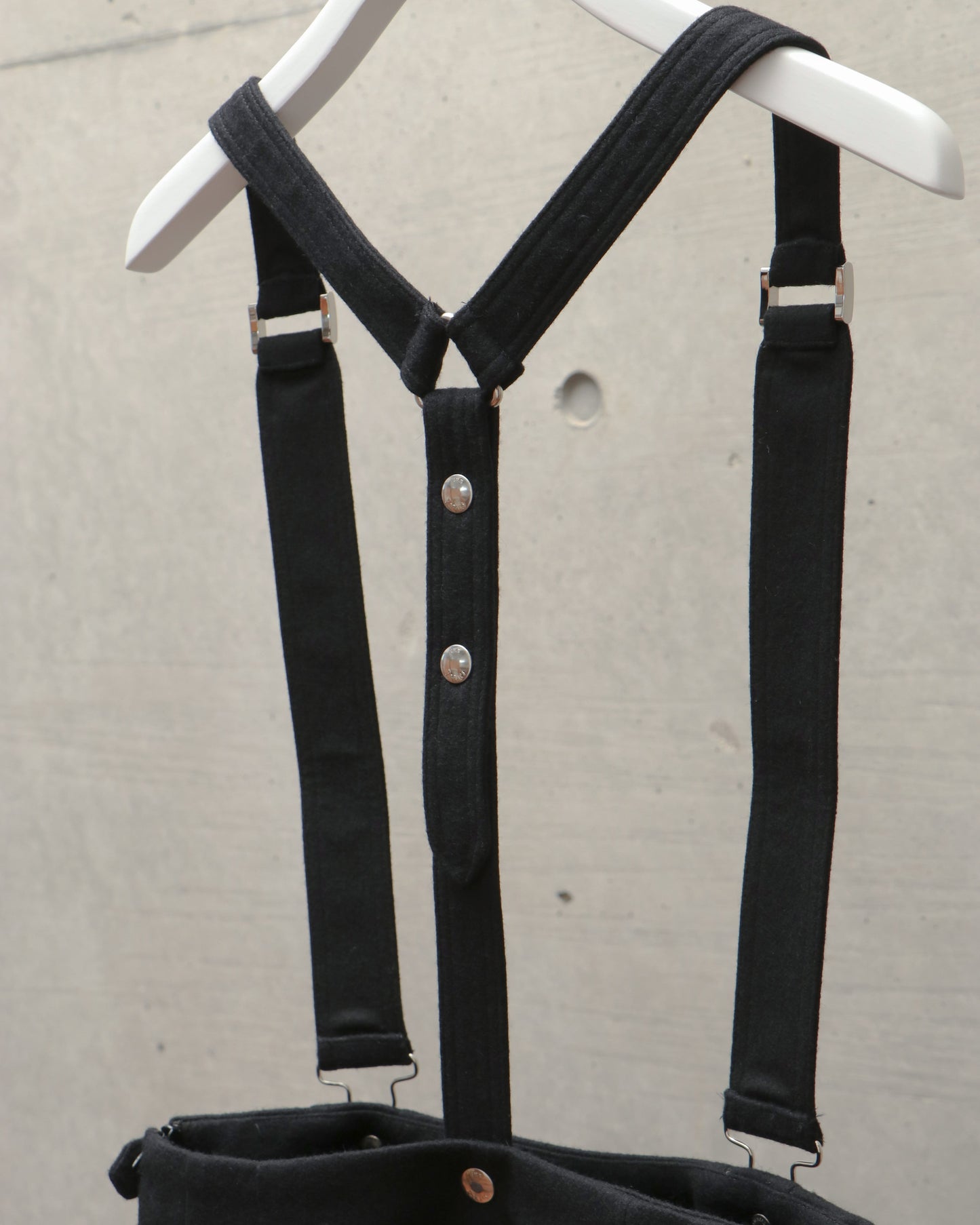 SUSPENDER PENCIL SKIRT