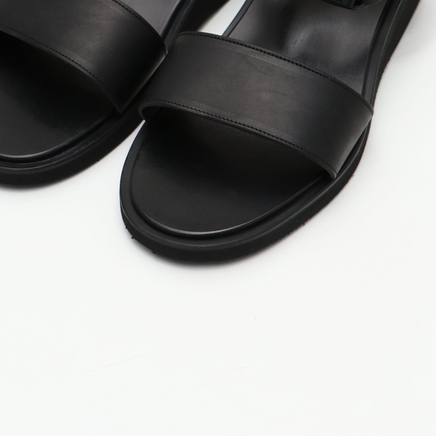 LEATHER SANDAL BLACK