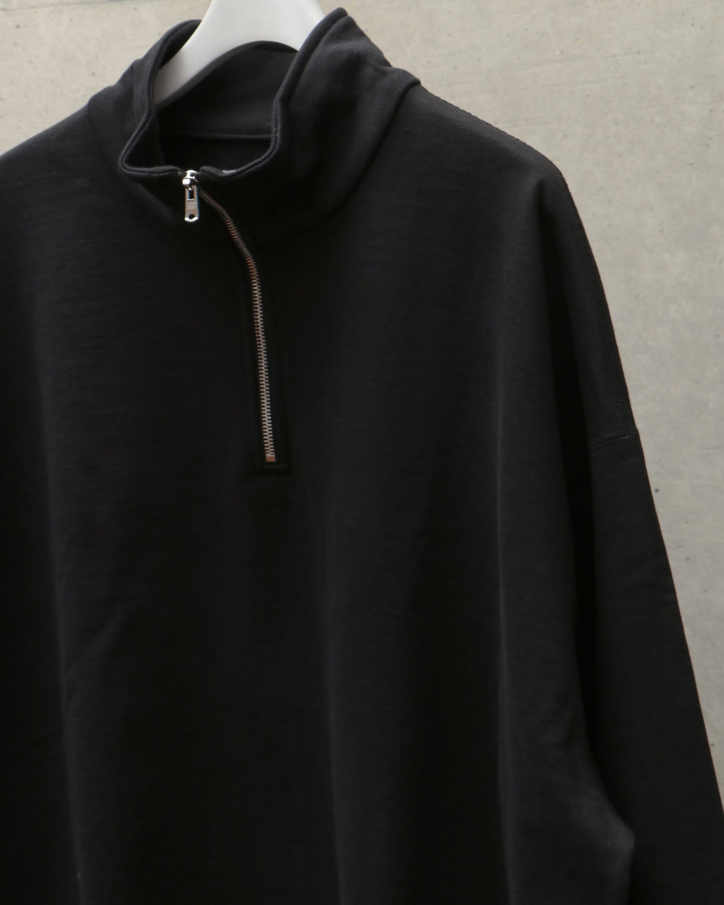 QUATER ZIP PULL OVER BLACK