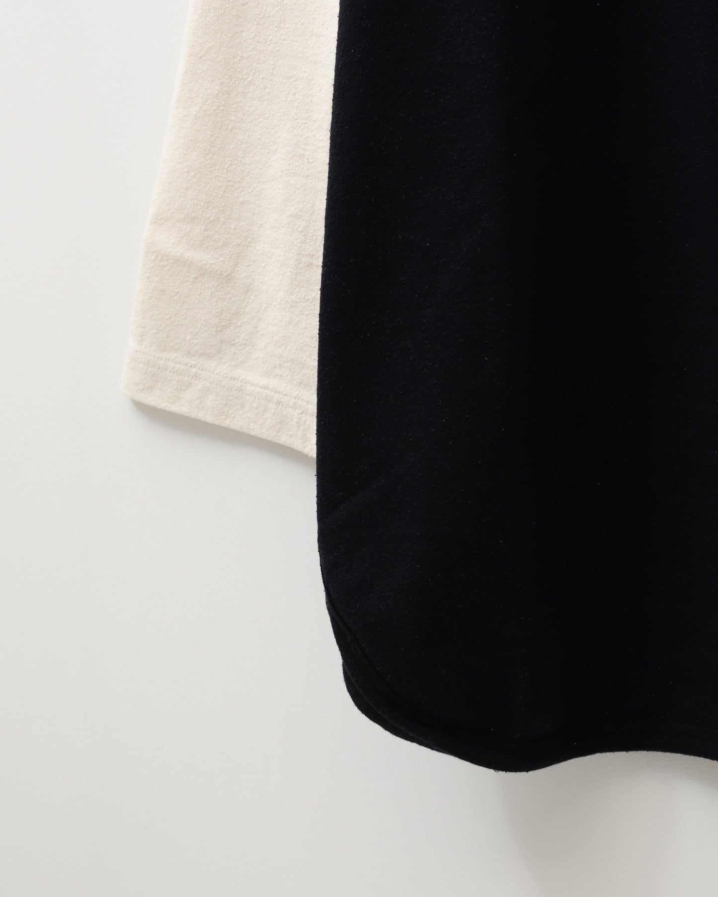 Co/Silk Nep Baseball Raglan Tee BLACKNAVY-BODY×IVORY