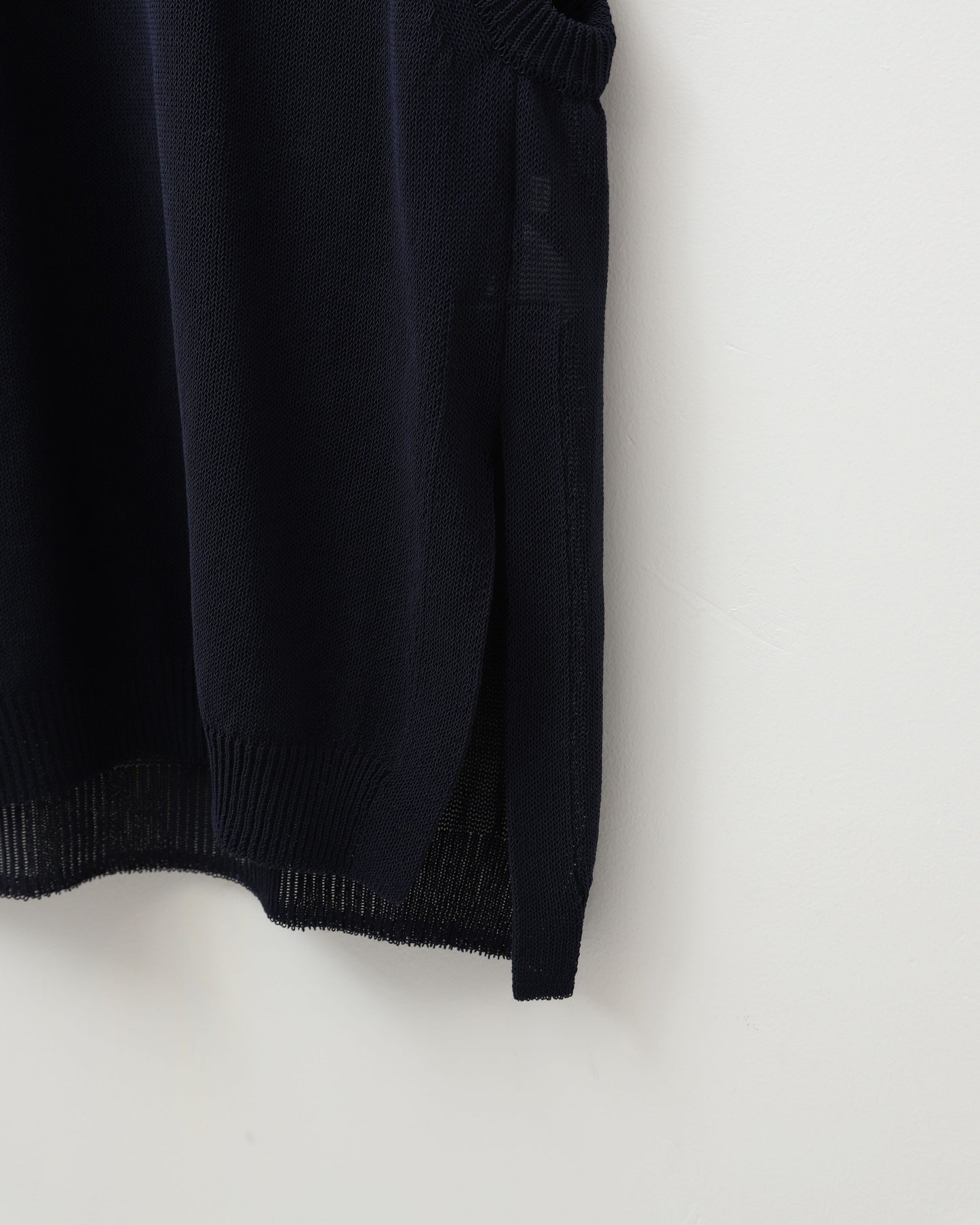 organic cotton coiled-yarn sleeveless top