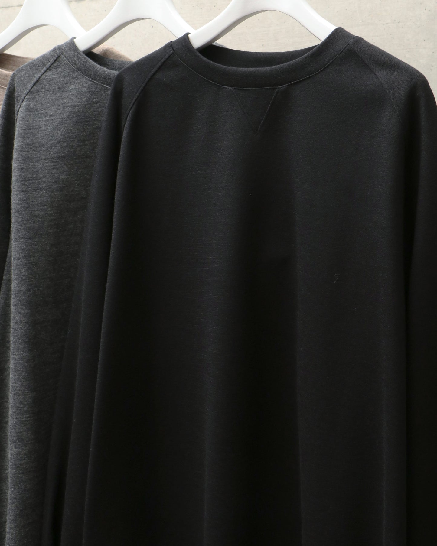 LONG SLEEVE RAGLAN SWEAT