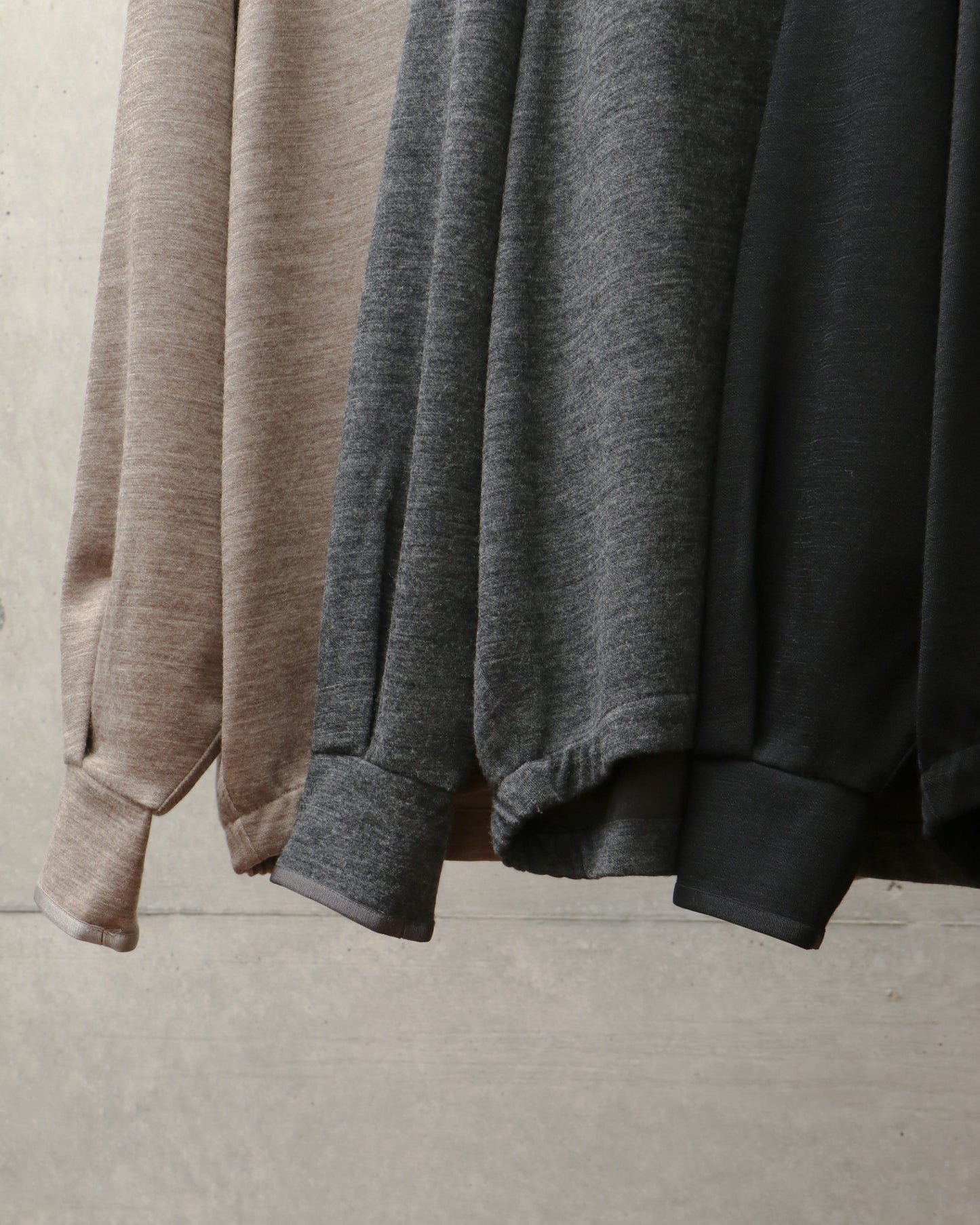 LONG SLEEVE RAGLAN SWEAT
