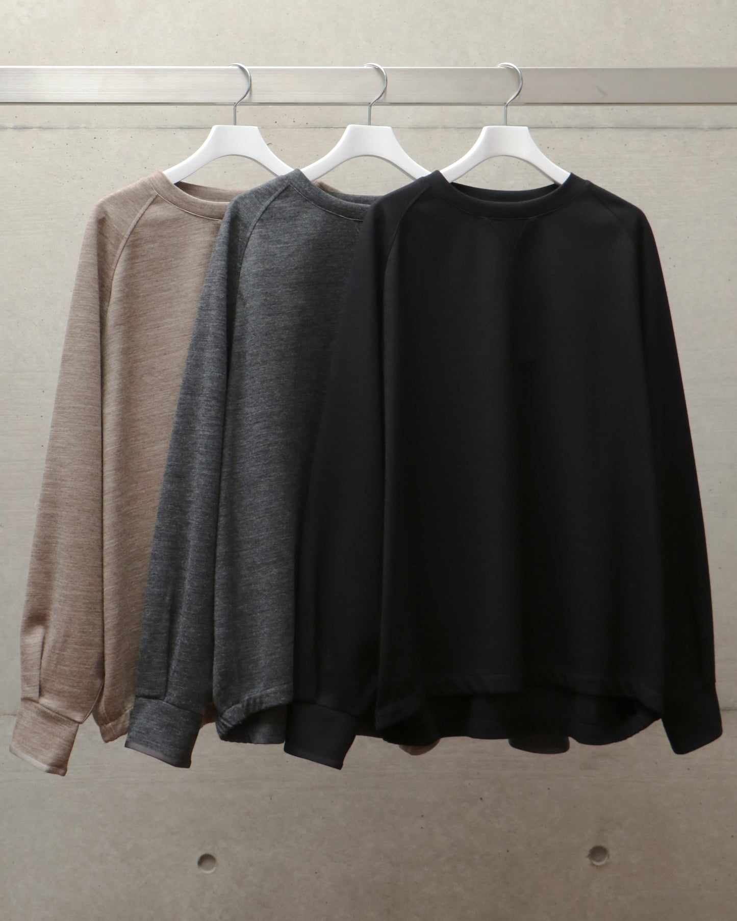 LONG SLEEVE RAGLAN SWEAT