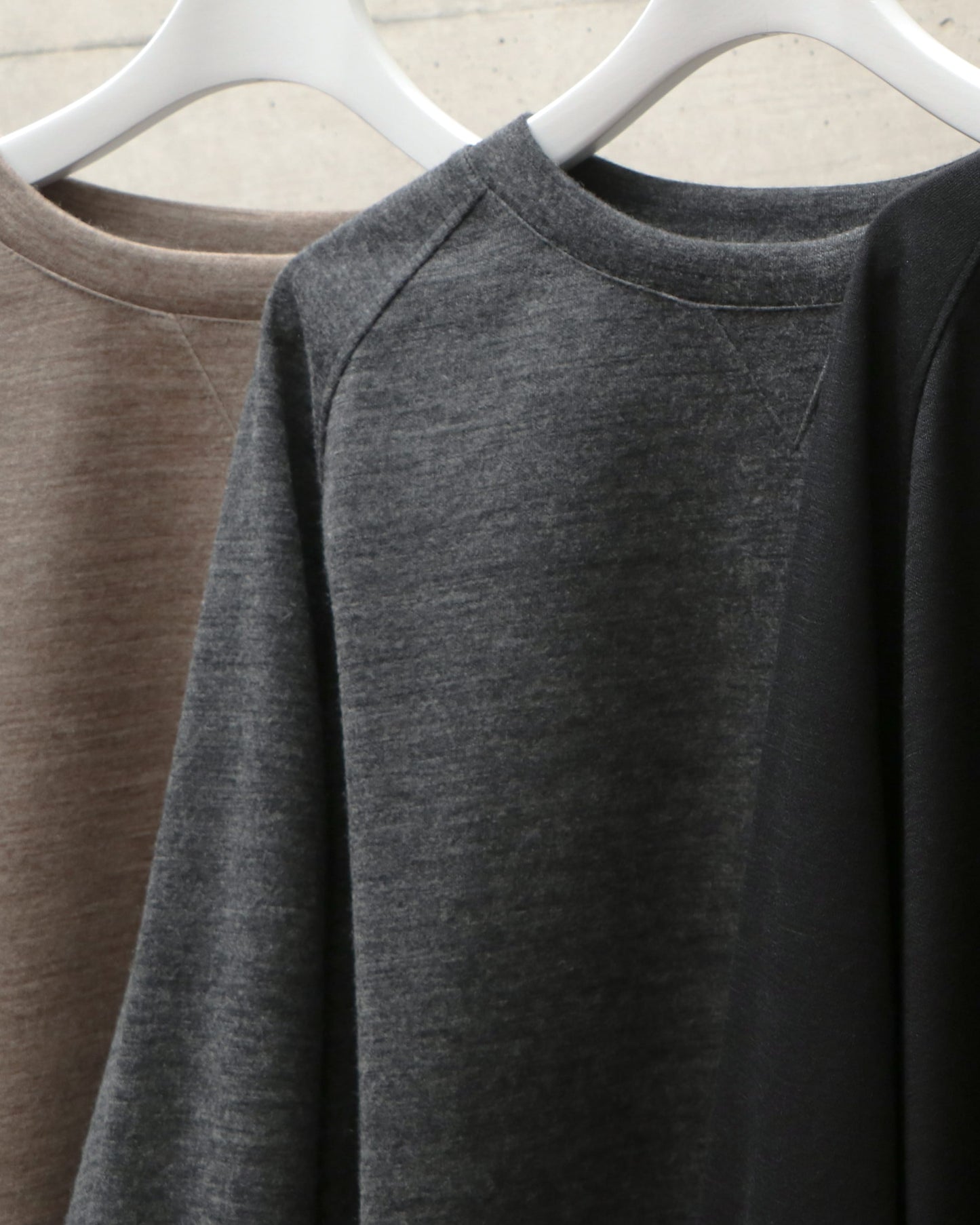 LONG SLEEVE RAGLAN SWEAT
