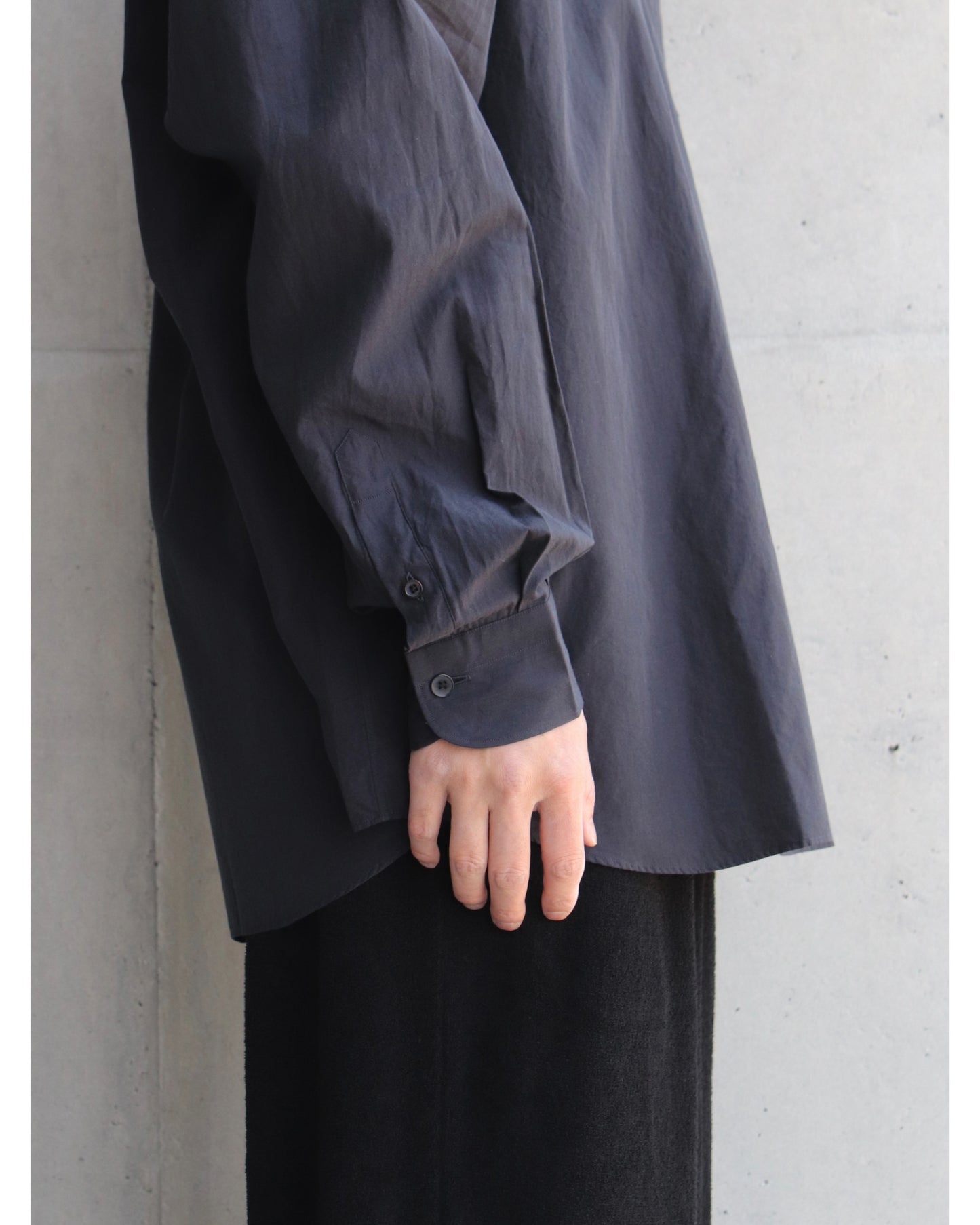 コモリ シャツ NAVY