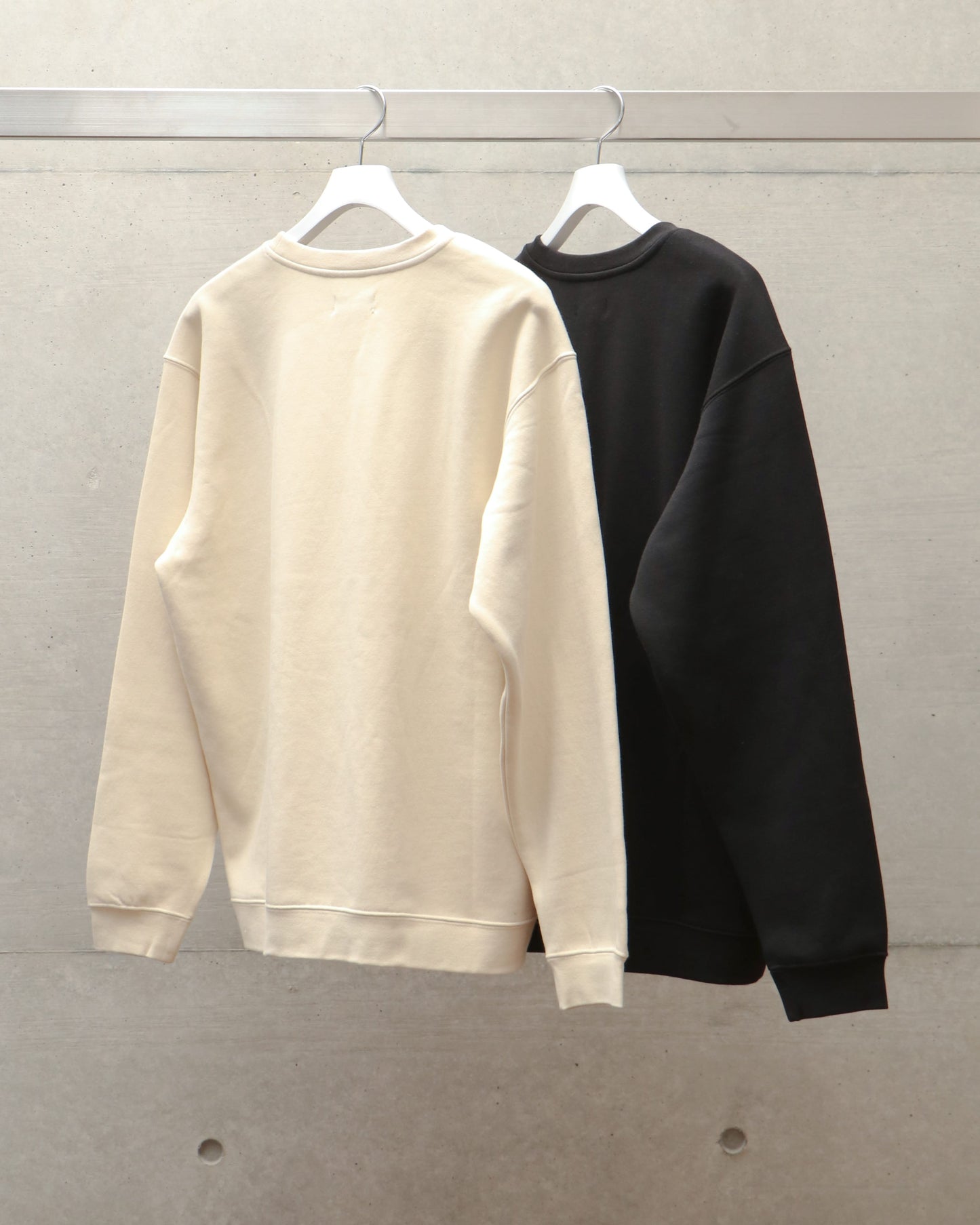 LABEL CREW NECK FLEECE