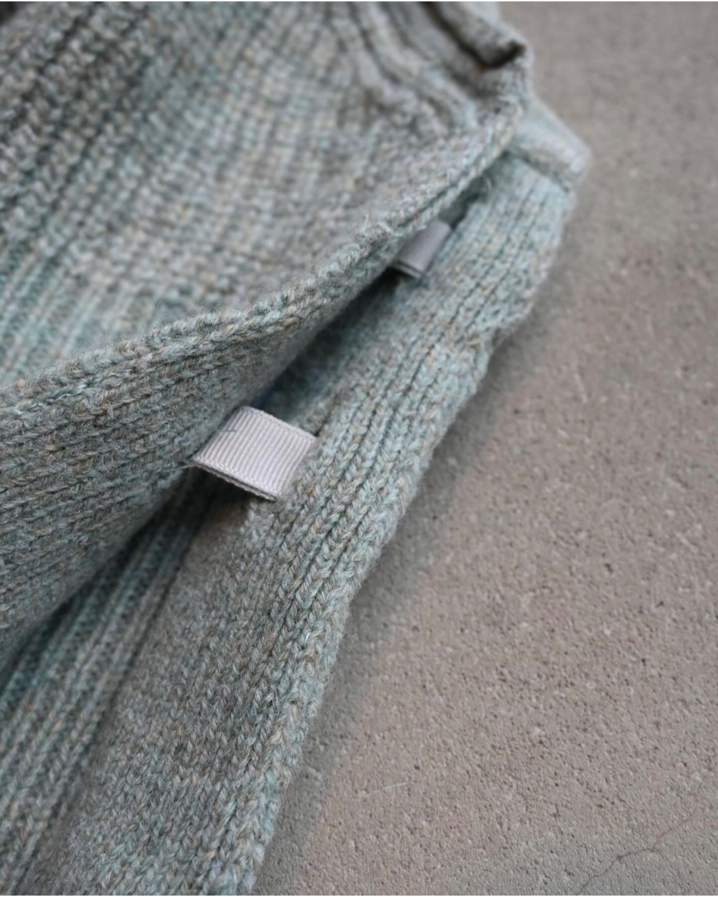 superfine lambs&chenille ribbed-knit bib