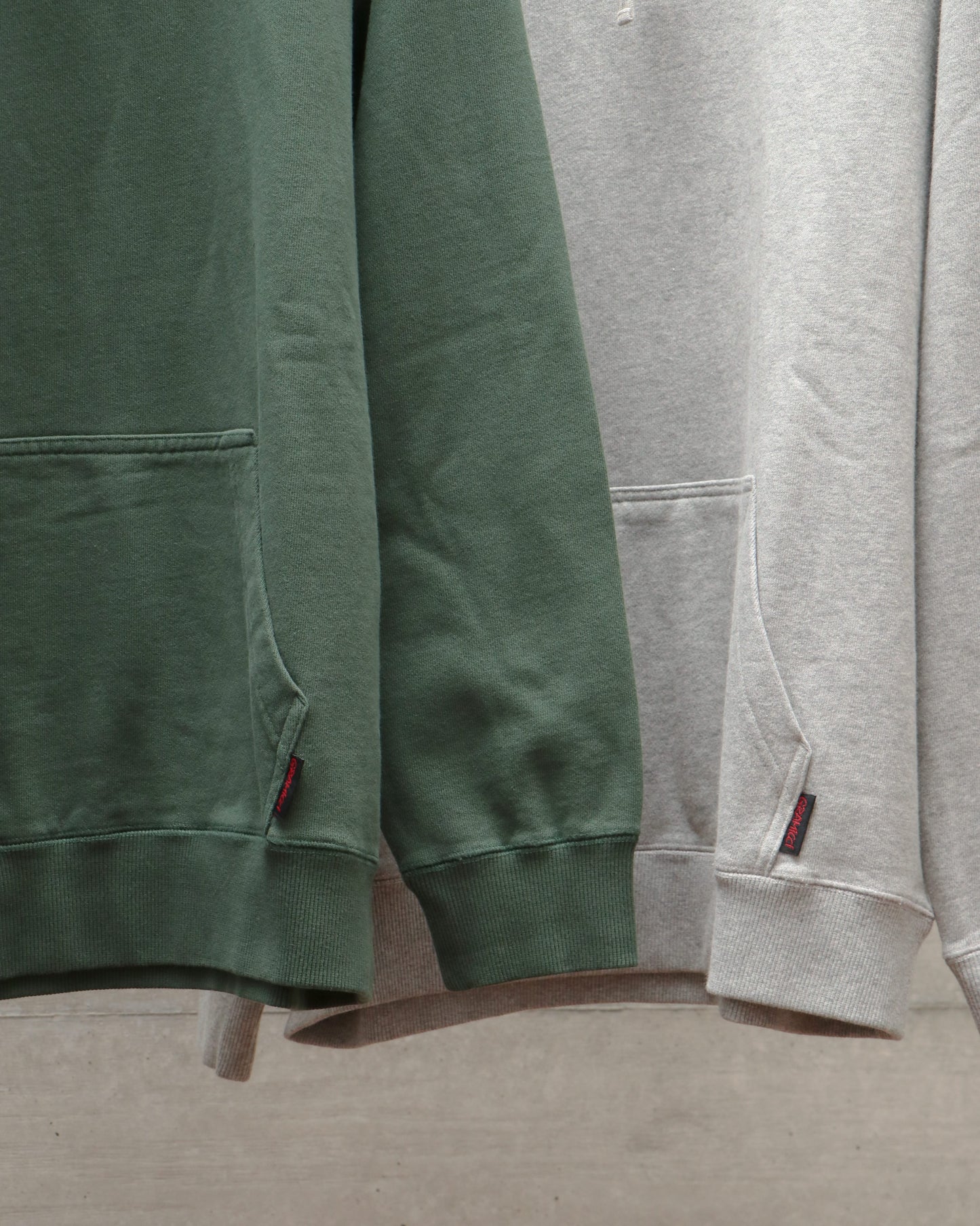 CLASSIC HOODED SWEATSHIRT