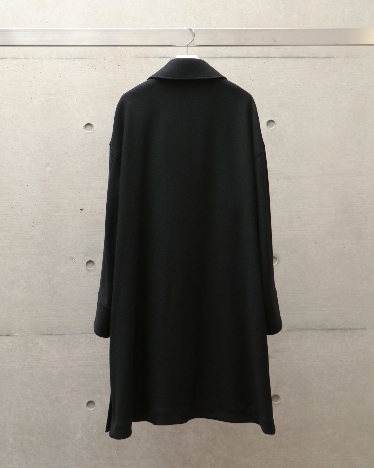 THE MIDDLE COLLAR COAT